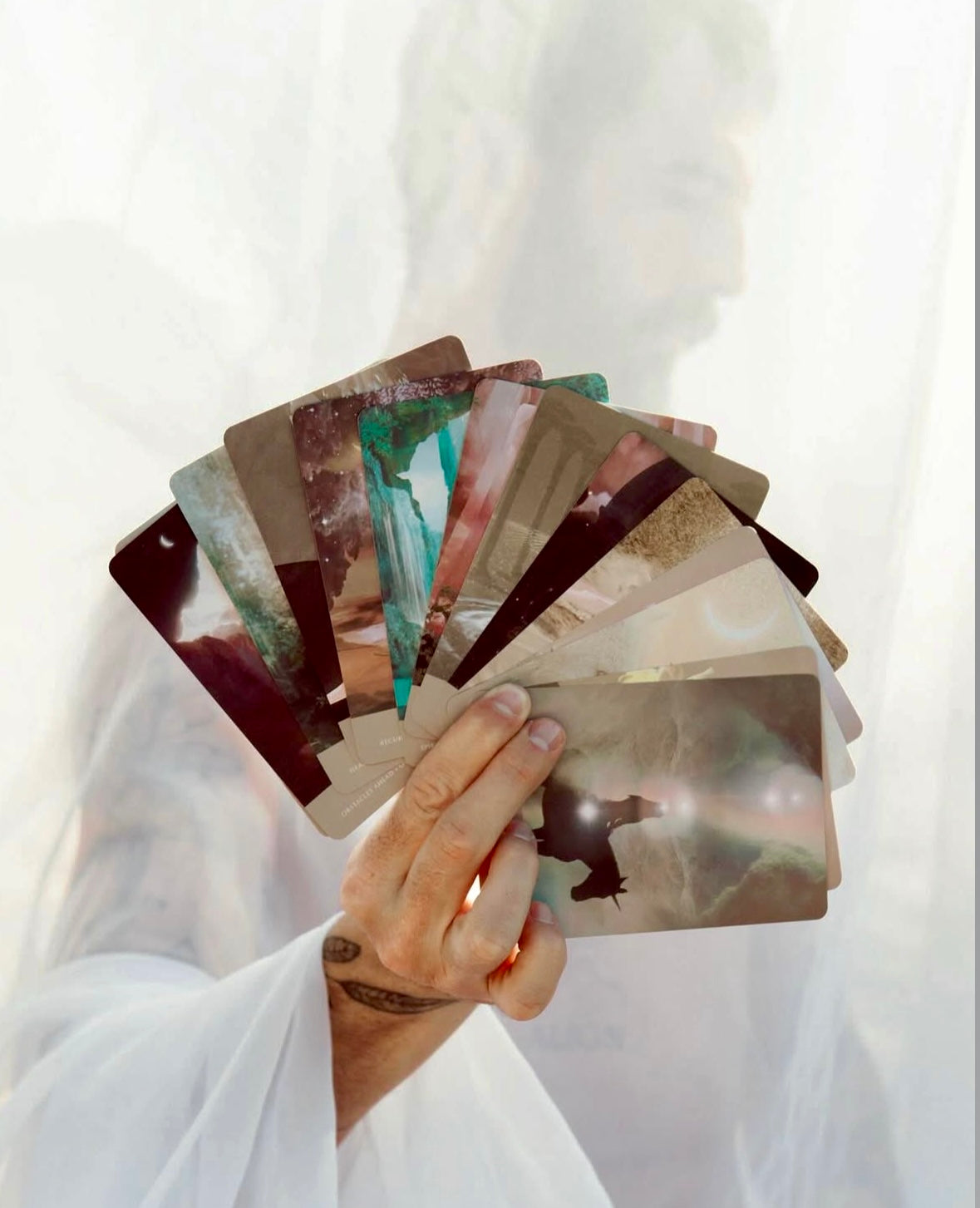 The Dreamgate Oracle: A Self-Reflective Deck and Guidebook - Træd gennem døren til dine drømme og ind i din indre visdom