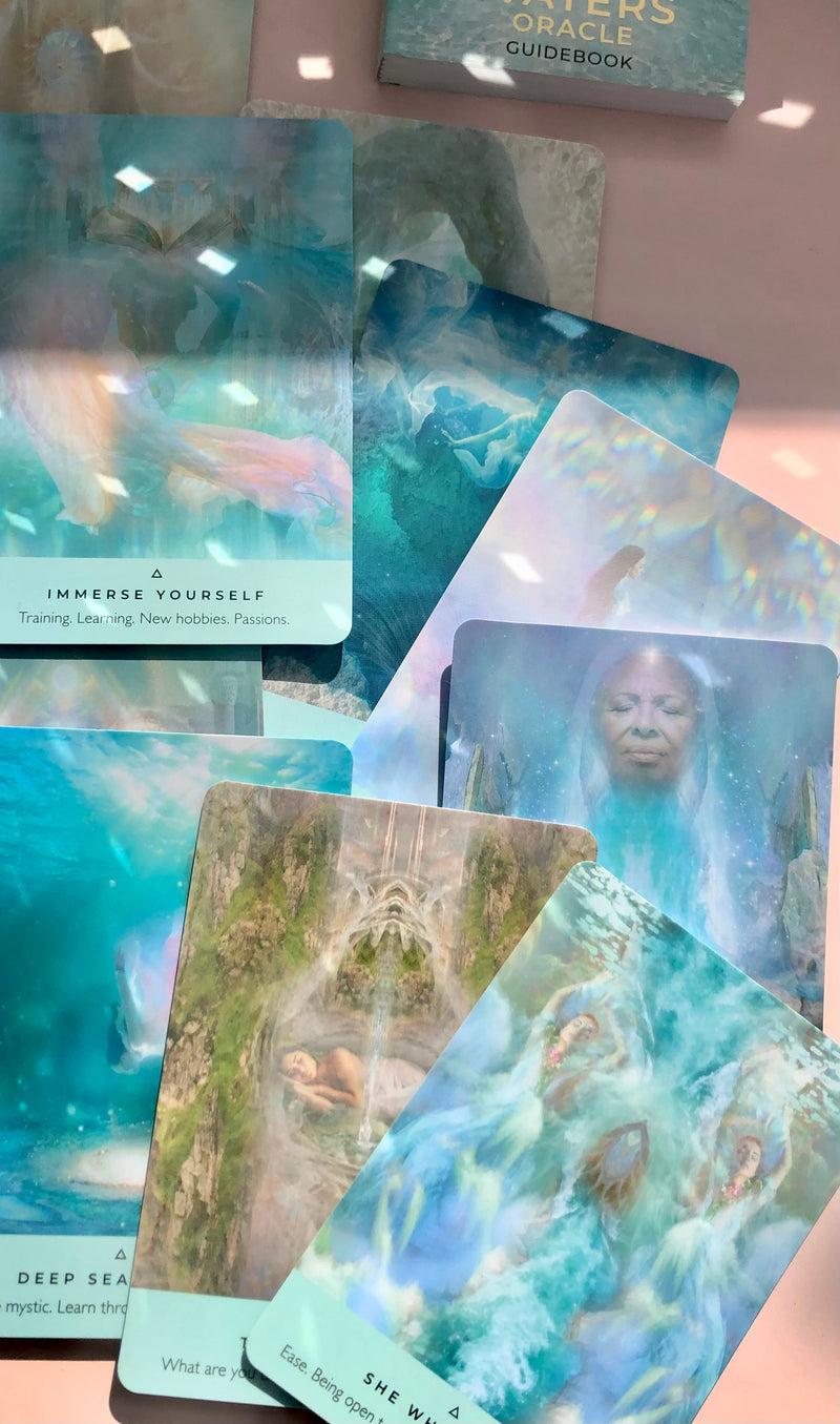 The Healing Waters Oracle
 - Rebecca Campbell 𖤓 Engelsk orakelkort sæt + Guidebog