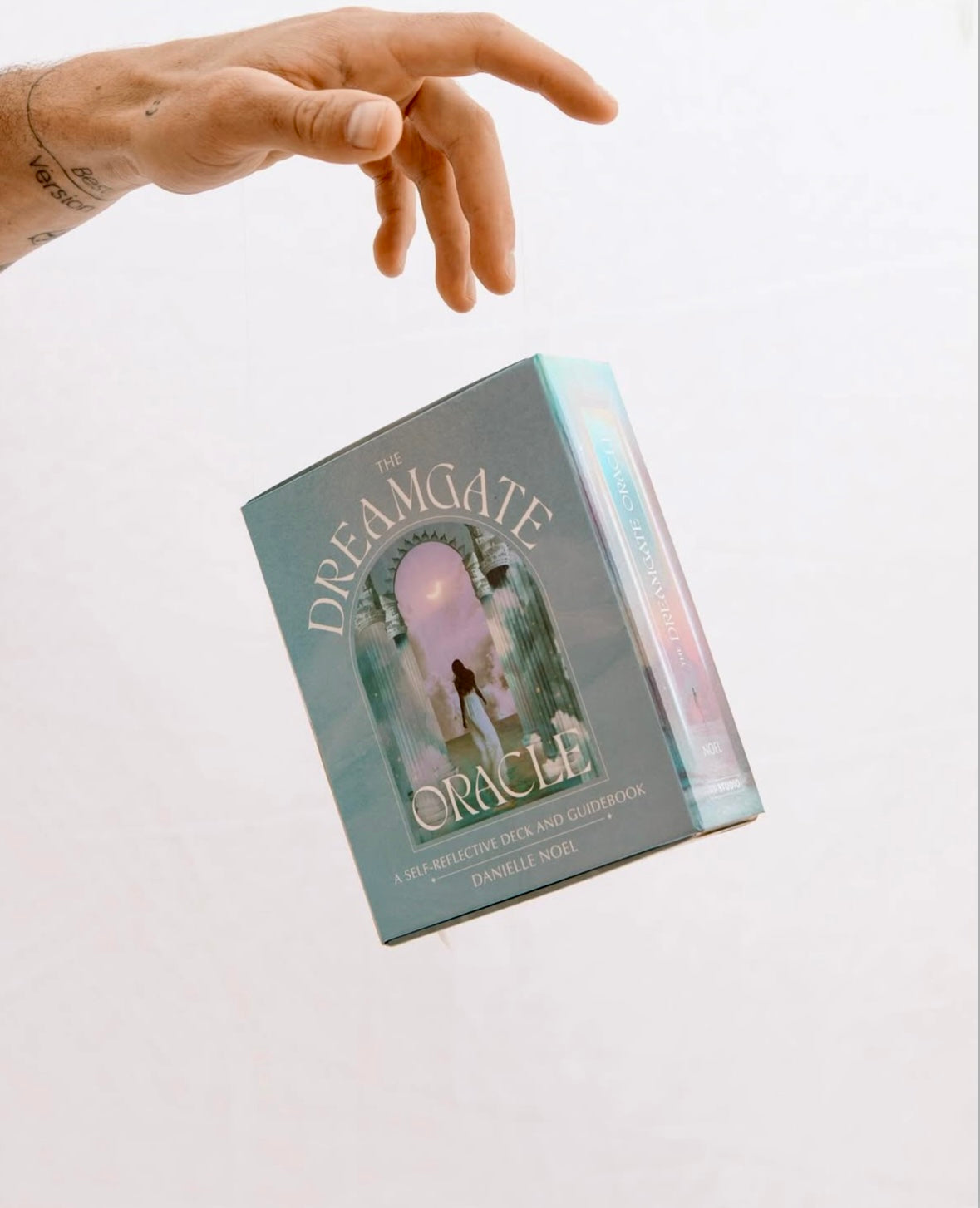 The Dreamgate Oracle: A Self-Reflective Deck and Guidebook - Træd gennem døren til dine drømme og ind i din indre visdom