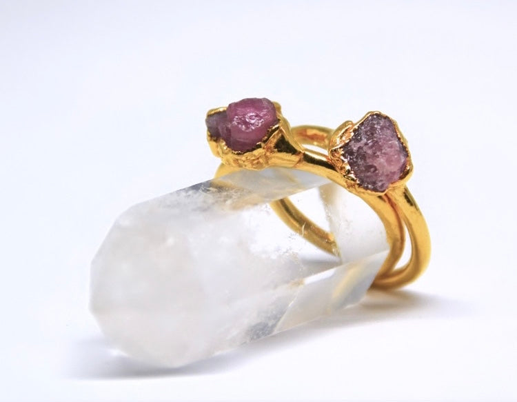 Rå Pink Turmalin ring ☾ UBETINGET KÆRLIGHED, RO & FEMININ ENERGI ☾ Belagt med 18 karat guld