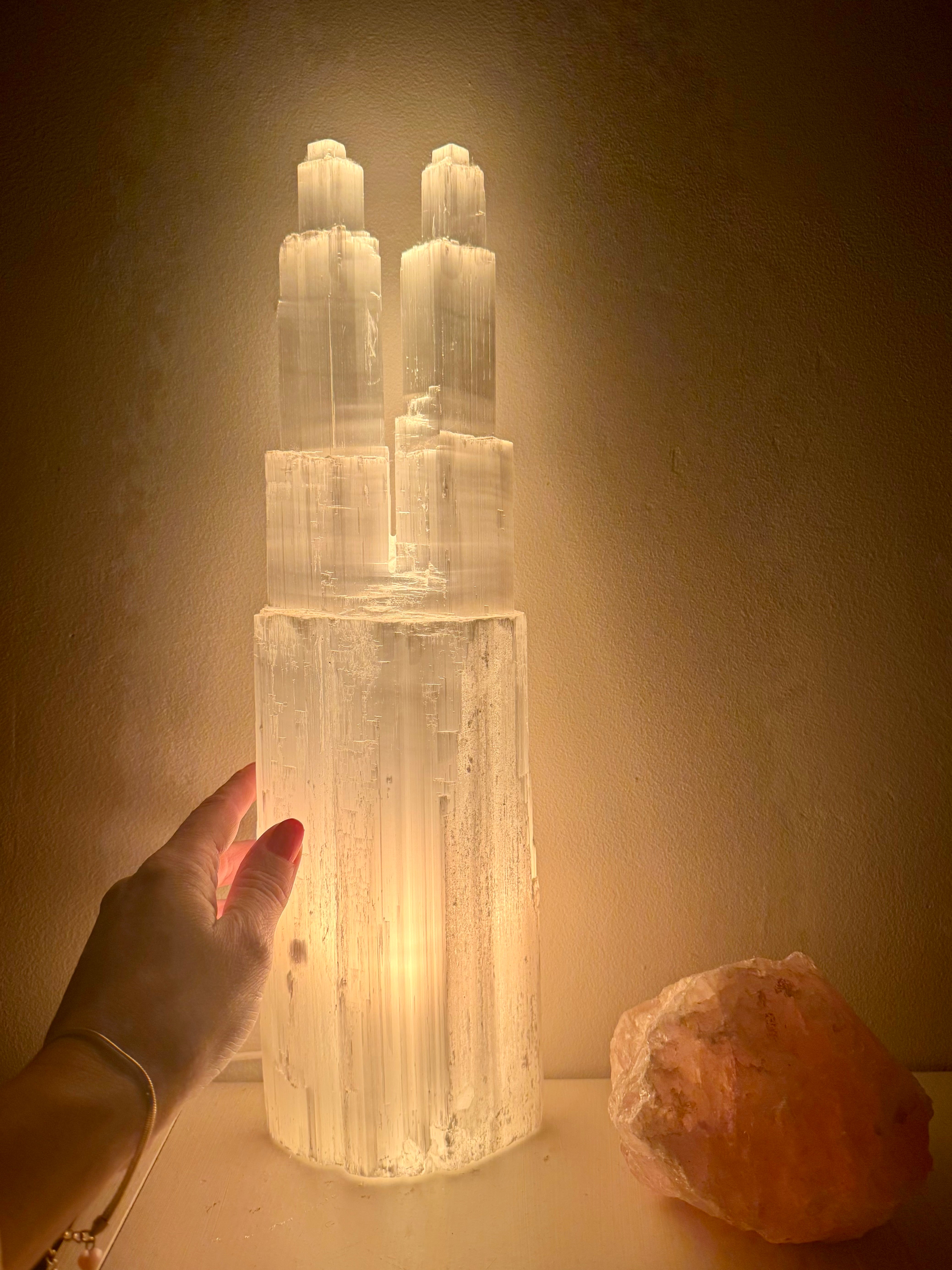 Stor Smuk Dobbeltspids Selenit Selanit Lampe Lamper Månesøster Krystaller Månesøsteren Månesøstrene Månesøstre / MÅNESØSTER.DK / MAANESOESTER.DK