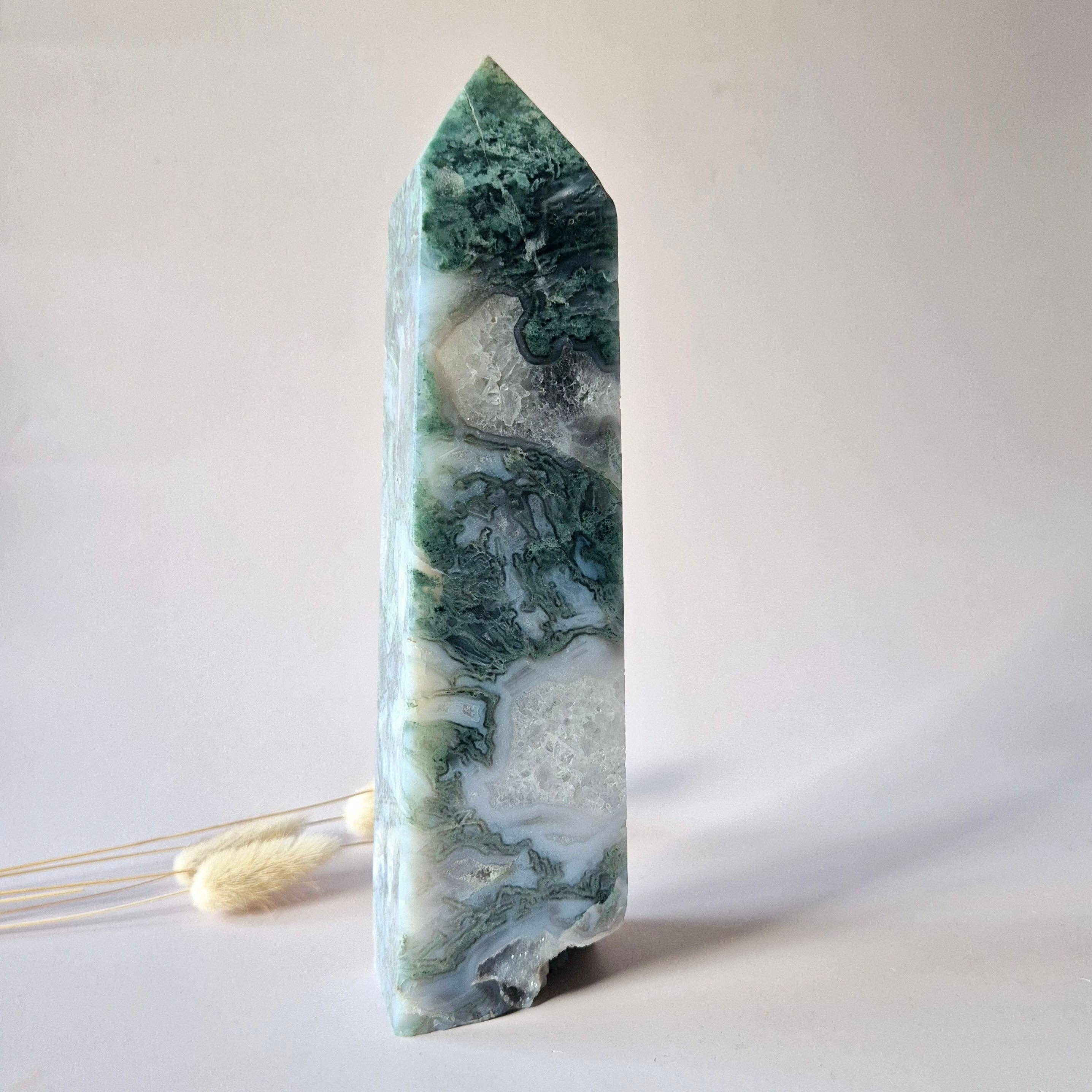 Moss Agat Krystal XXL Tårn (1067 g) – Obelisk / Tårn / Punkt