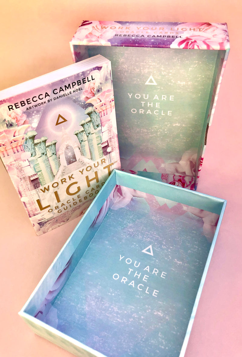 Work your light oracle cards - Rebecca Campbell 𖤓 Engelsk orakelkort sæt + Guidebog