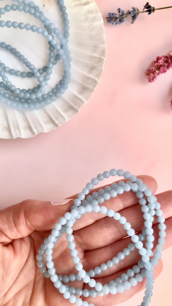 Angelit Englesten Armbånd ☾ forbindelse til dine Spirit guides, hjælper dig mod dit sande potientiale, positiv energi, kærlighed & healing - “perfekt til alle på deres rejse mod opvågning” (4mm)