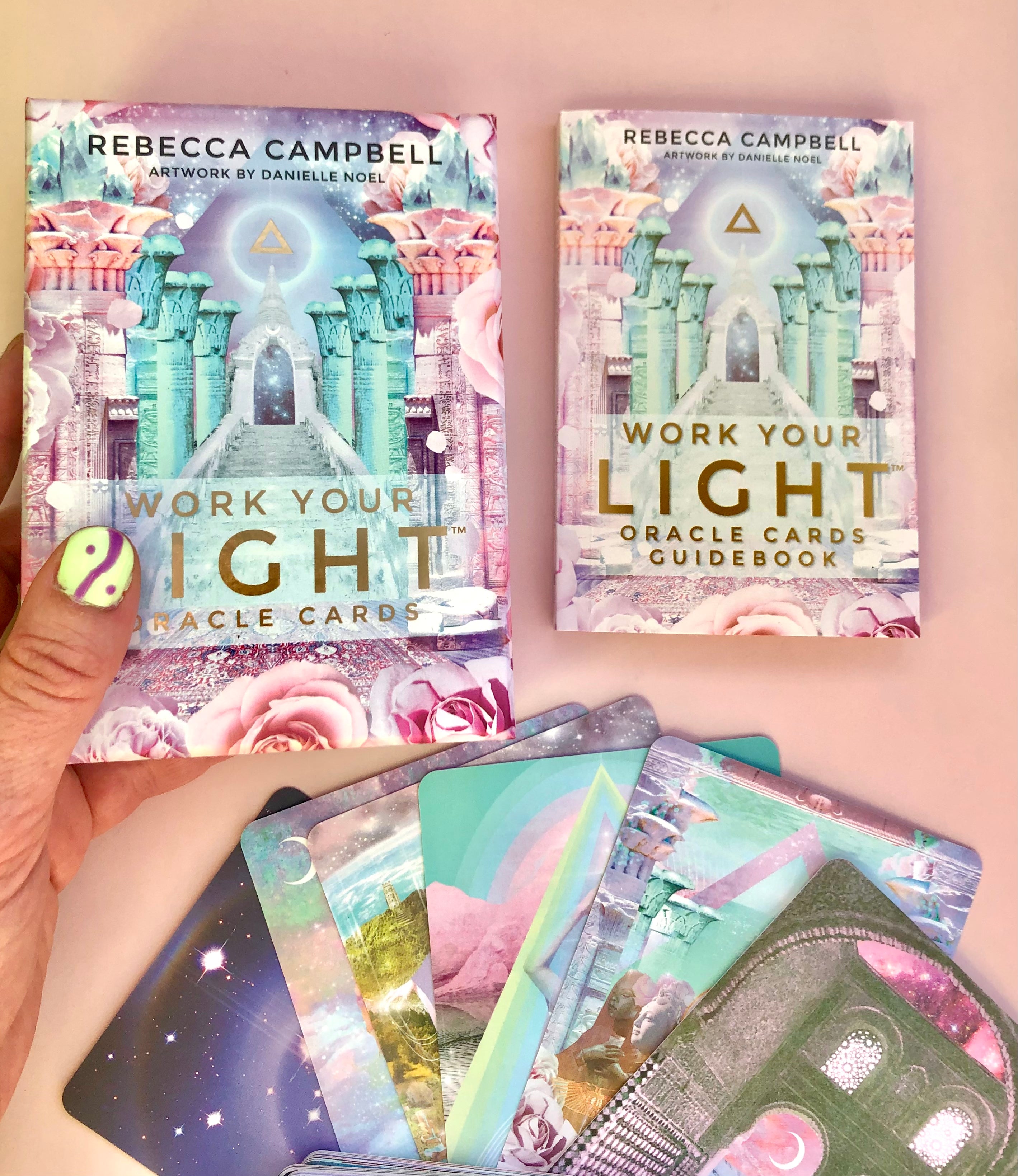 Work your light oracle cards - Rebecca Campbell 𖤓 Engelsk orakelkort sæt + Guidebog