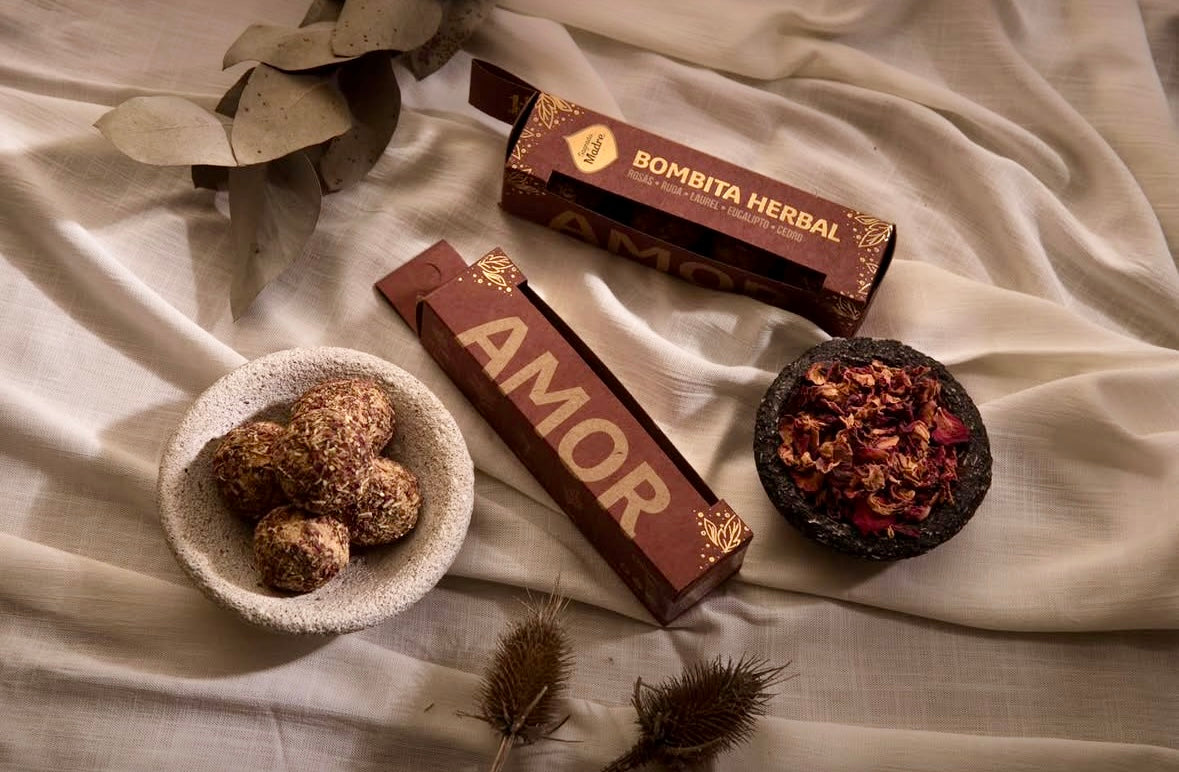 Bombita herbal love - Æske med 4 Håndlavet Røgelses Smudge Kugler fra Sagrada Madre