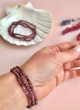 Facetteret Rubin Armbånd 𓆃 Ubetinget kærlighed, Kundalini, Grounding & Livs glæde 𓆃 (4mm)
