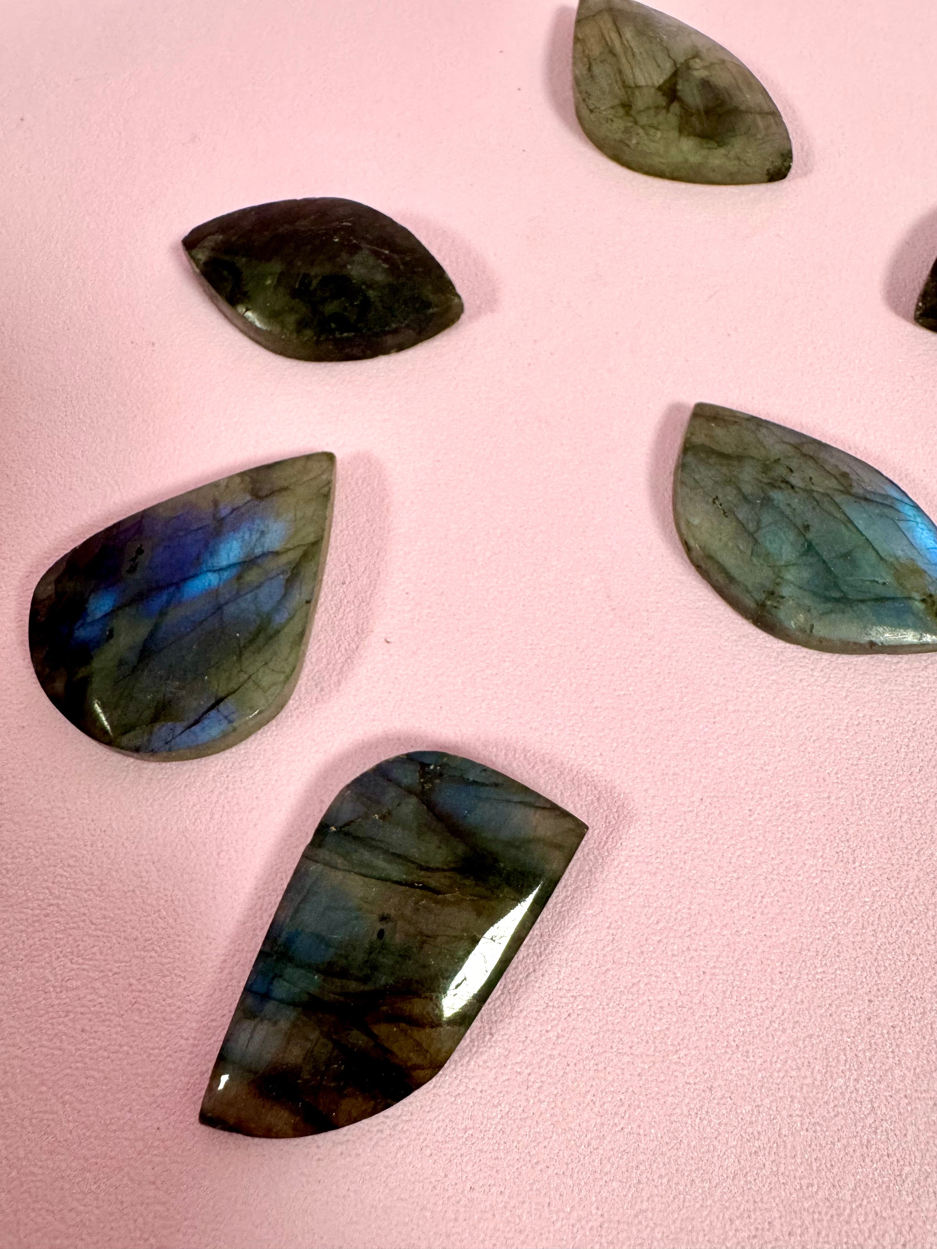 Labradorit Leaf ☾ Spirituelle evner, styrke, transformation & beskyttelse ☾ 4-4,5 cm