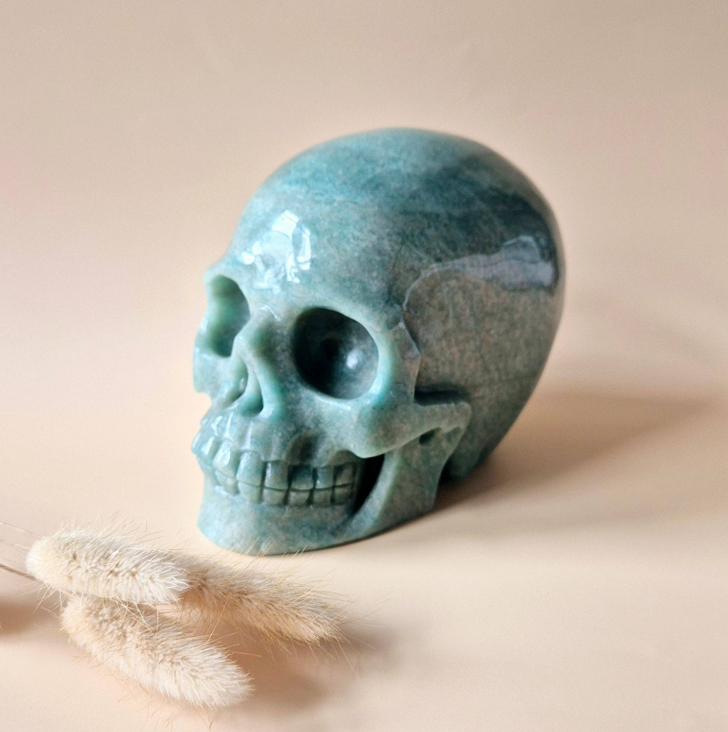 Månesøster Krystaller - Horsens - XXL Kranium i Amazonit - Skull – 2560 gram / MAANESOESTER.DK / MÅNESØSTER.DK