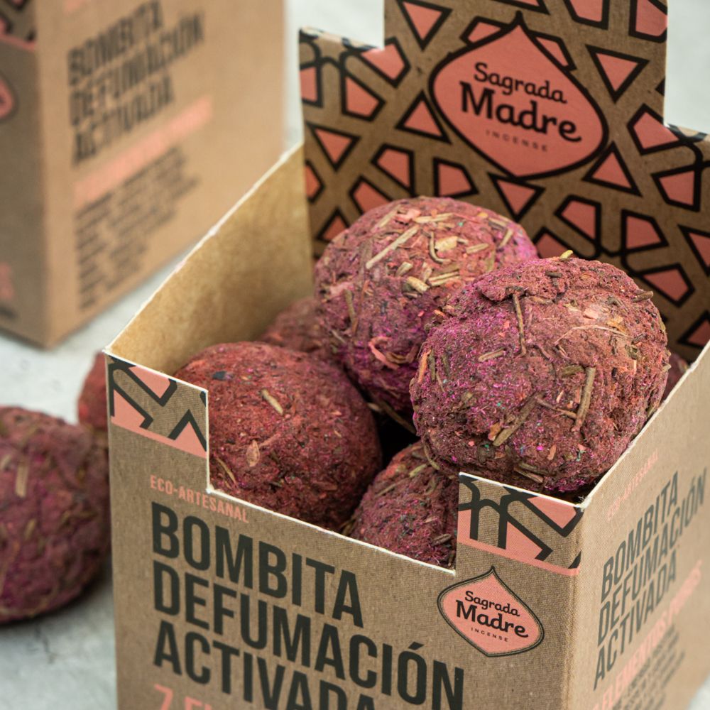 Active smudge bomb - 7 pure elements - æske med 8 røgelses urtebolde fra sagrada madre