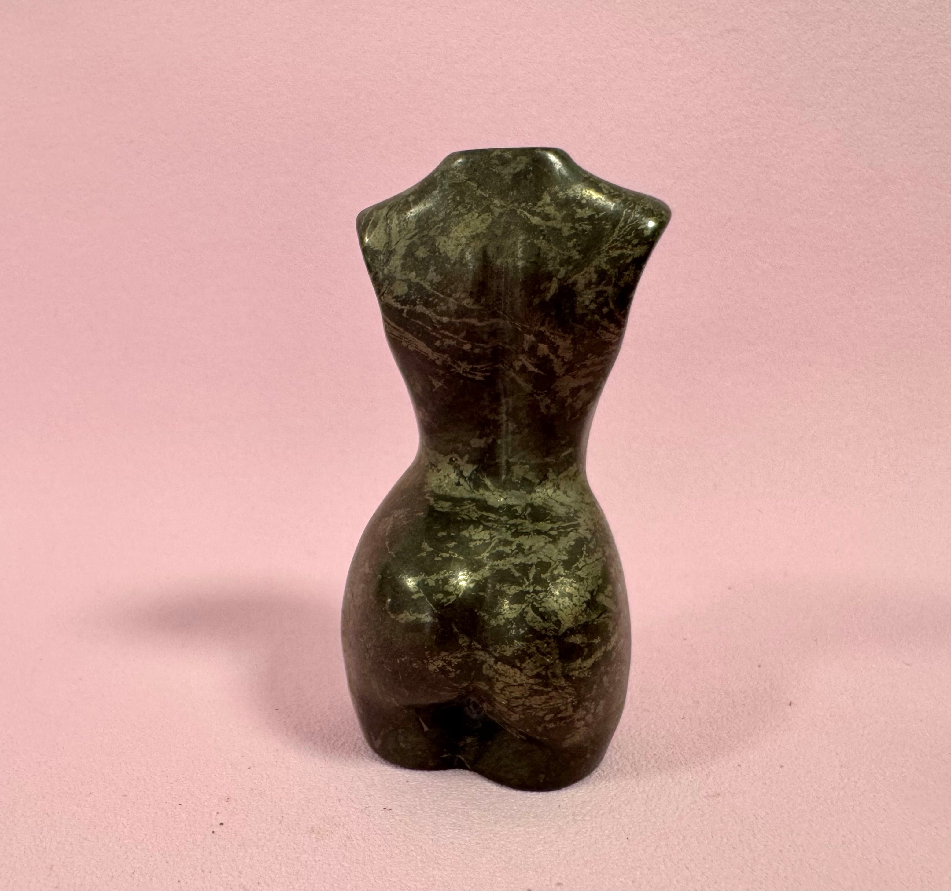 Kvinde krop i Pyrit ☾ FRUGTBARHED, VELSTAND & SUCCES ☾ 7,4 cm