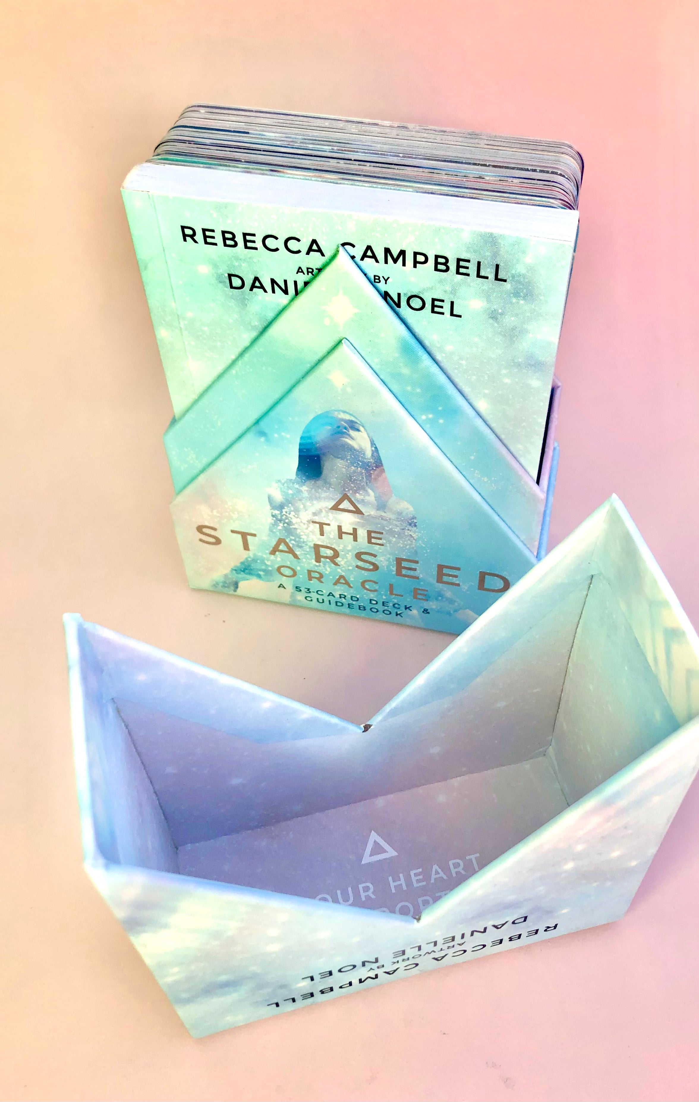 Månesøster Krystaller Starseed orakelkort Engelsk kortsæt + Guidebog - Skabt af Rebecca Campbell - Illustreret af Danielle Noel
