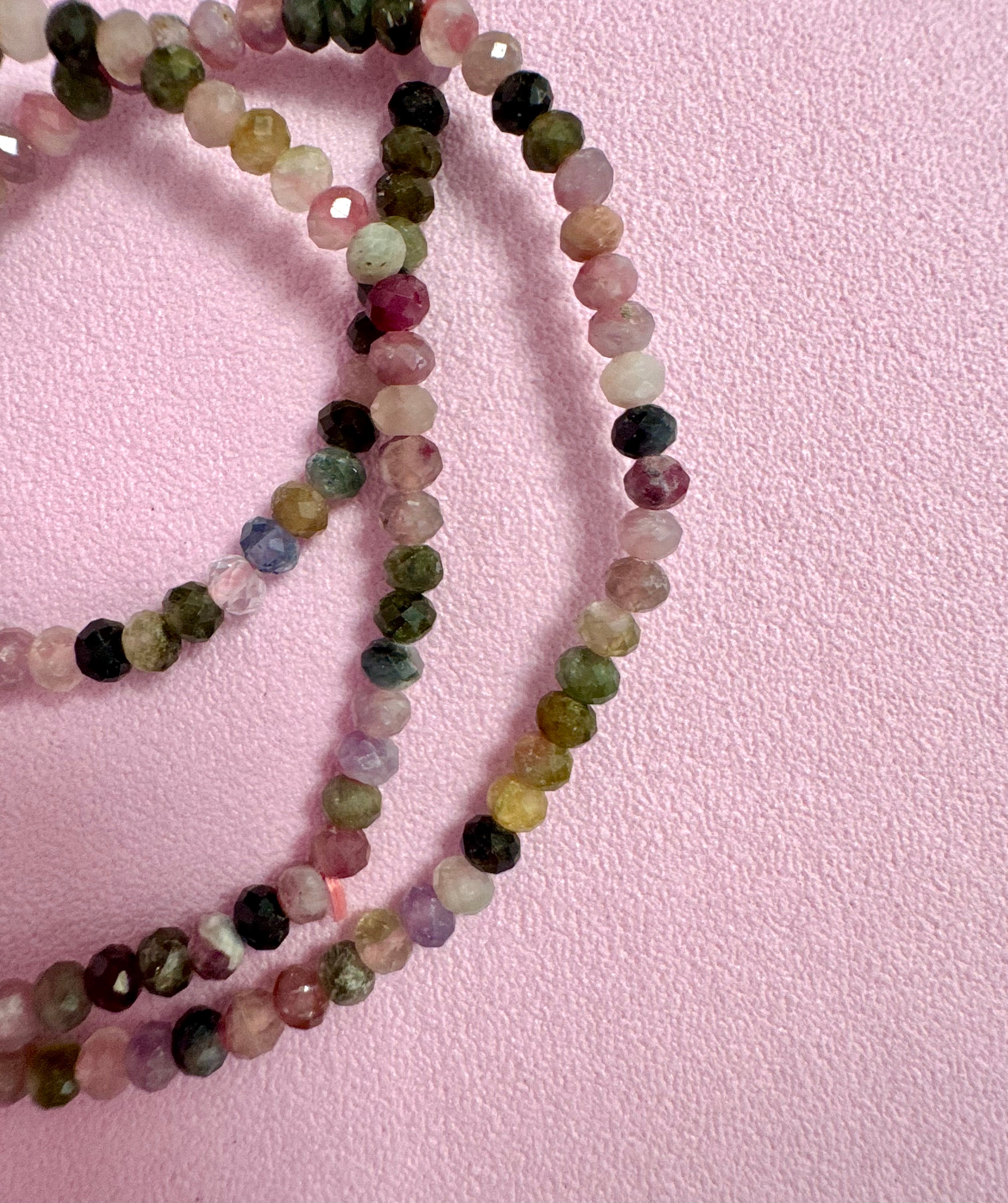 Facetteret Turmalin Armbånd ☾ flerfarvet aa turmalin- Forsoning, empati, velstand & Grounding ☾ (3x4mm)