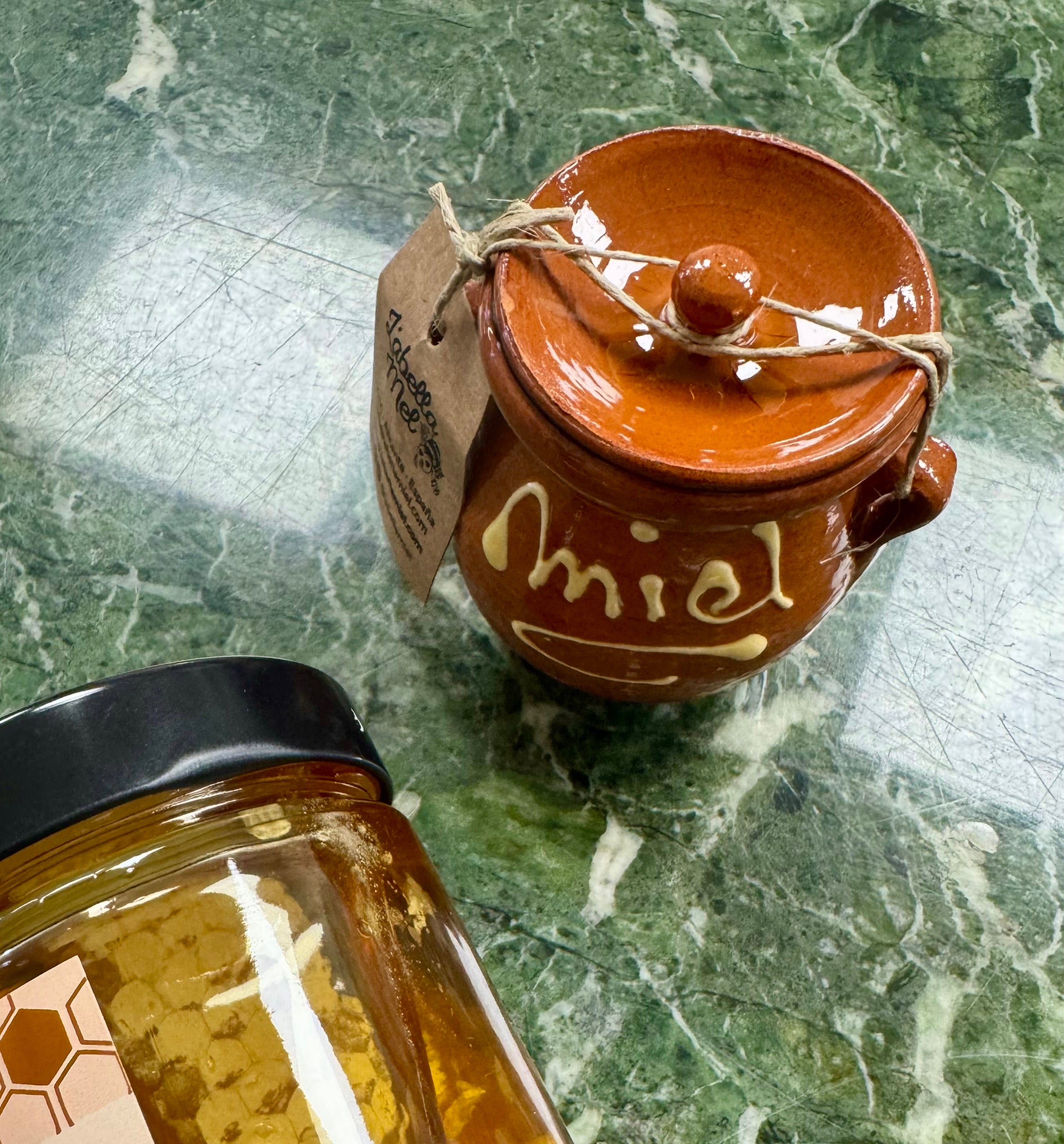 Månesøster Krystaller - Lerkrukke med rå honning fra La Bella Mel - 150 gram / MÅNESØSTER.DK / MAANESOESTER.DK