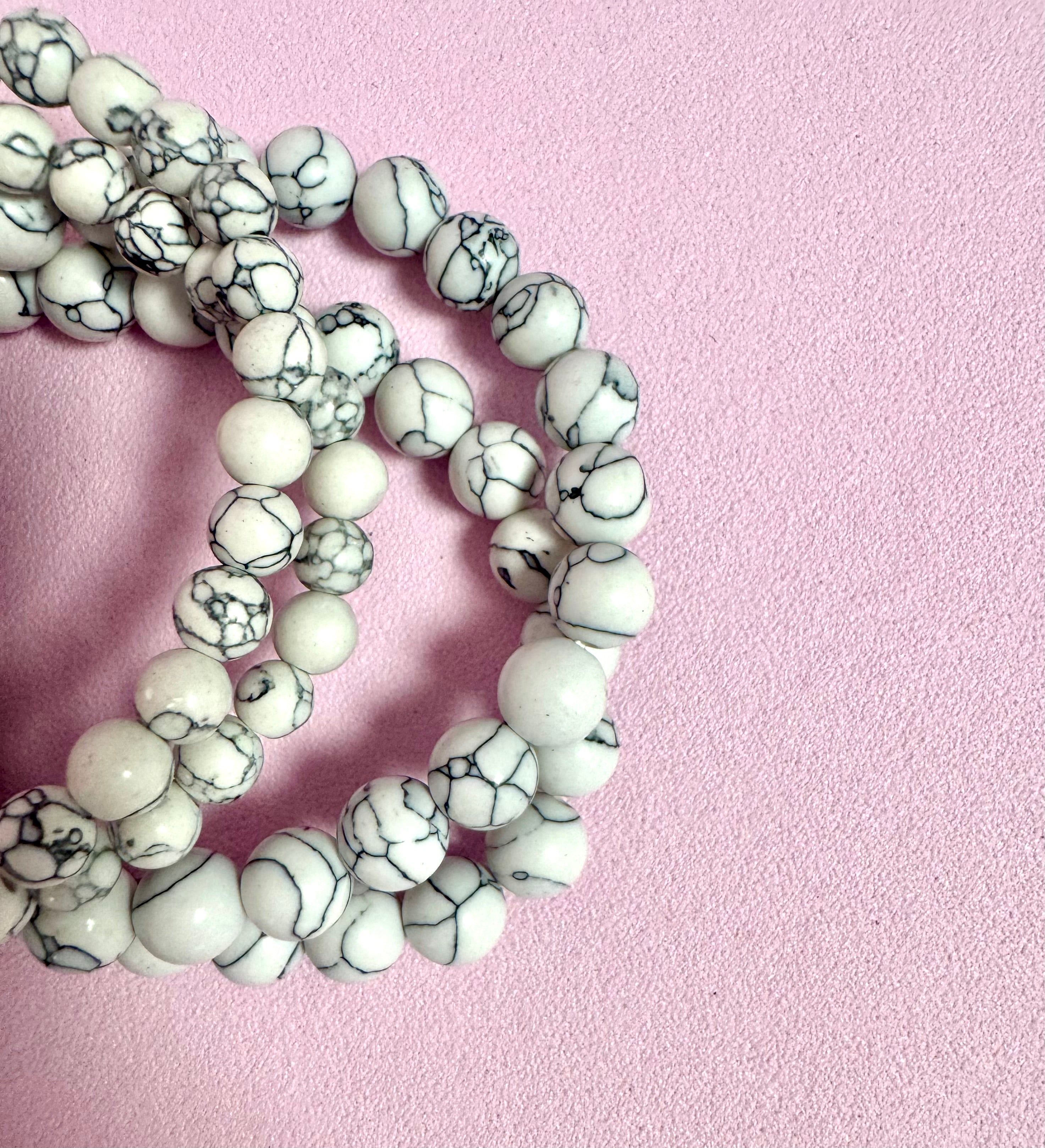 Howlit Armbånd ☽ Følelsesmæssig Healing, Inspiration, Kreativitet, Tålmodighed, Ro, Bevidsthed, Fred og Oplysning ☽ 6mm & 8mm