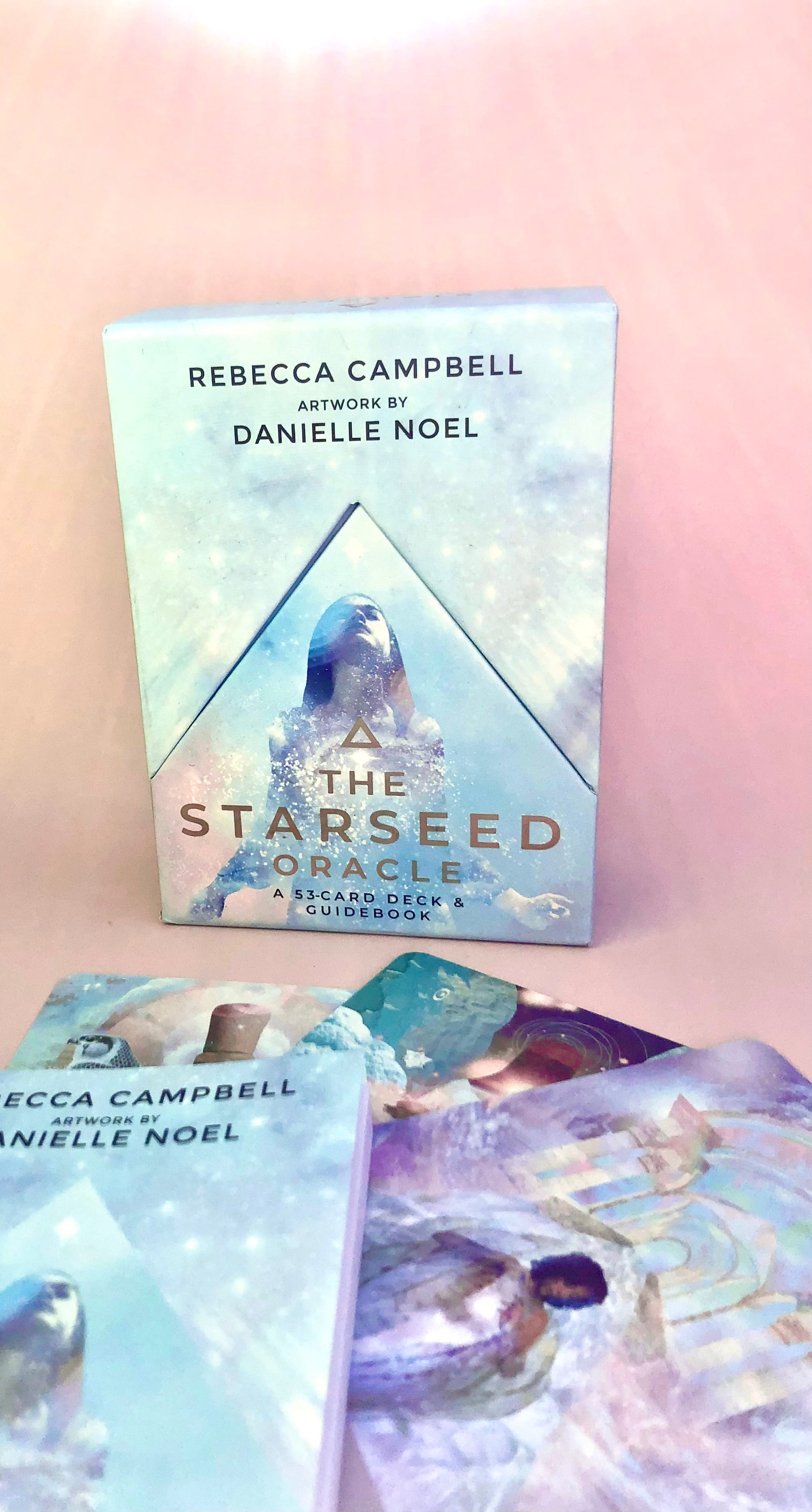 Månesøster Krystaller Starseed orakelkort Engelsk kortsæt + Guidebog - Skabt af Rebecca Campbell - Illustreret af Danielle Noell
