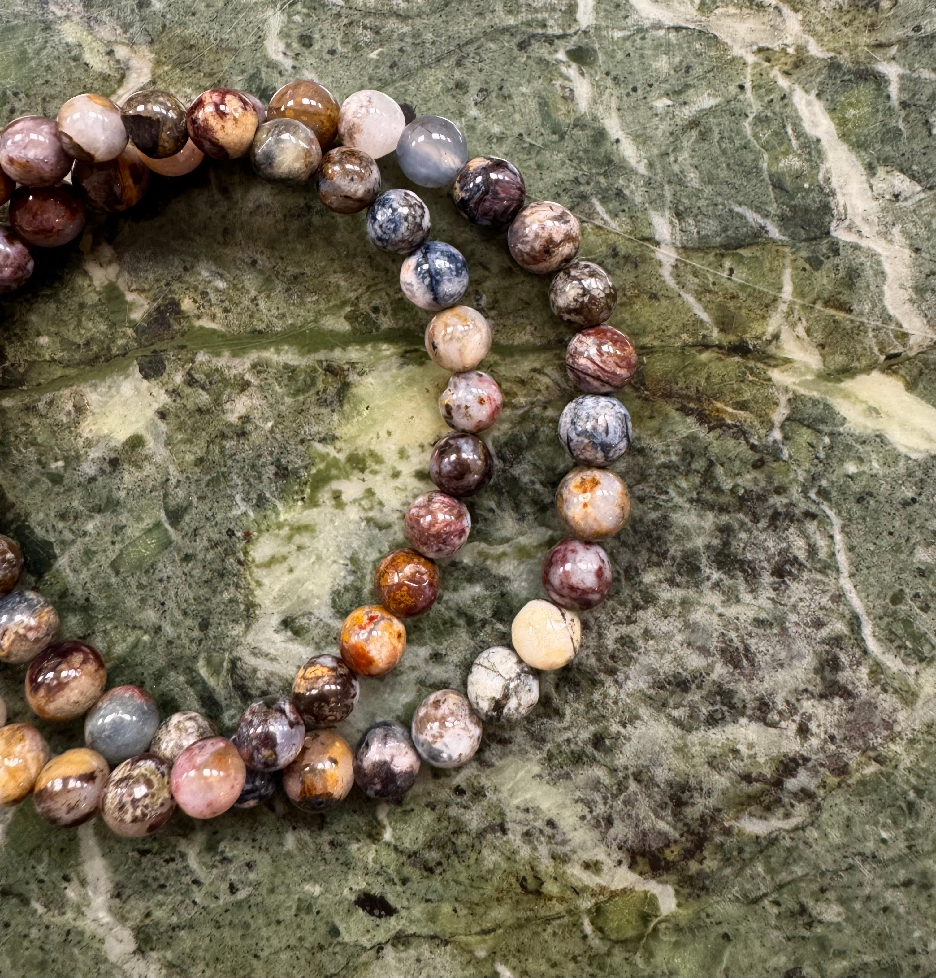 Pietersite armbånd 𓂀 bringer indestængte, undertrykte følelser og spændinger op til overfladen, lader det usagte & uudforskede bryde ud i en følelsesmæssig udstrømning, der renser luften & starter helingsprocessen - ca. 20 cm & 6mm