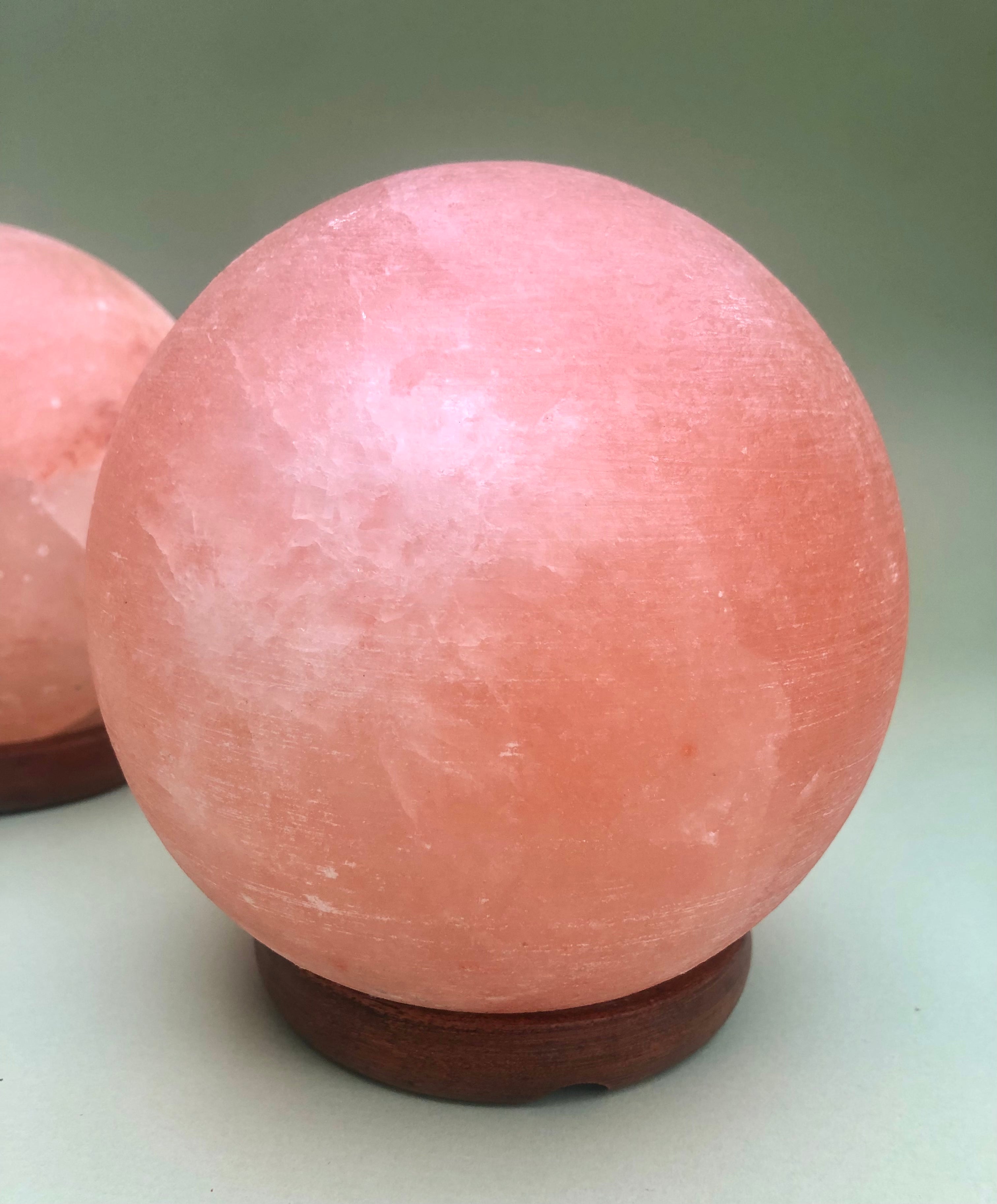 Månesøster Krystaller Himalaya Salt Lampe ☾ Kugle form 3,5 kg.