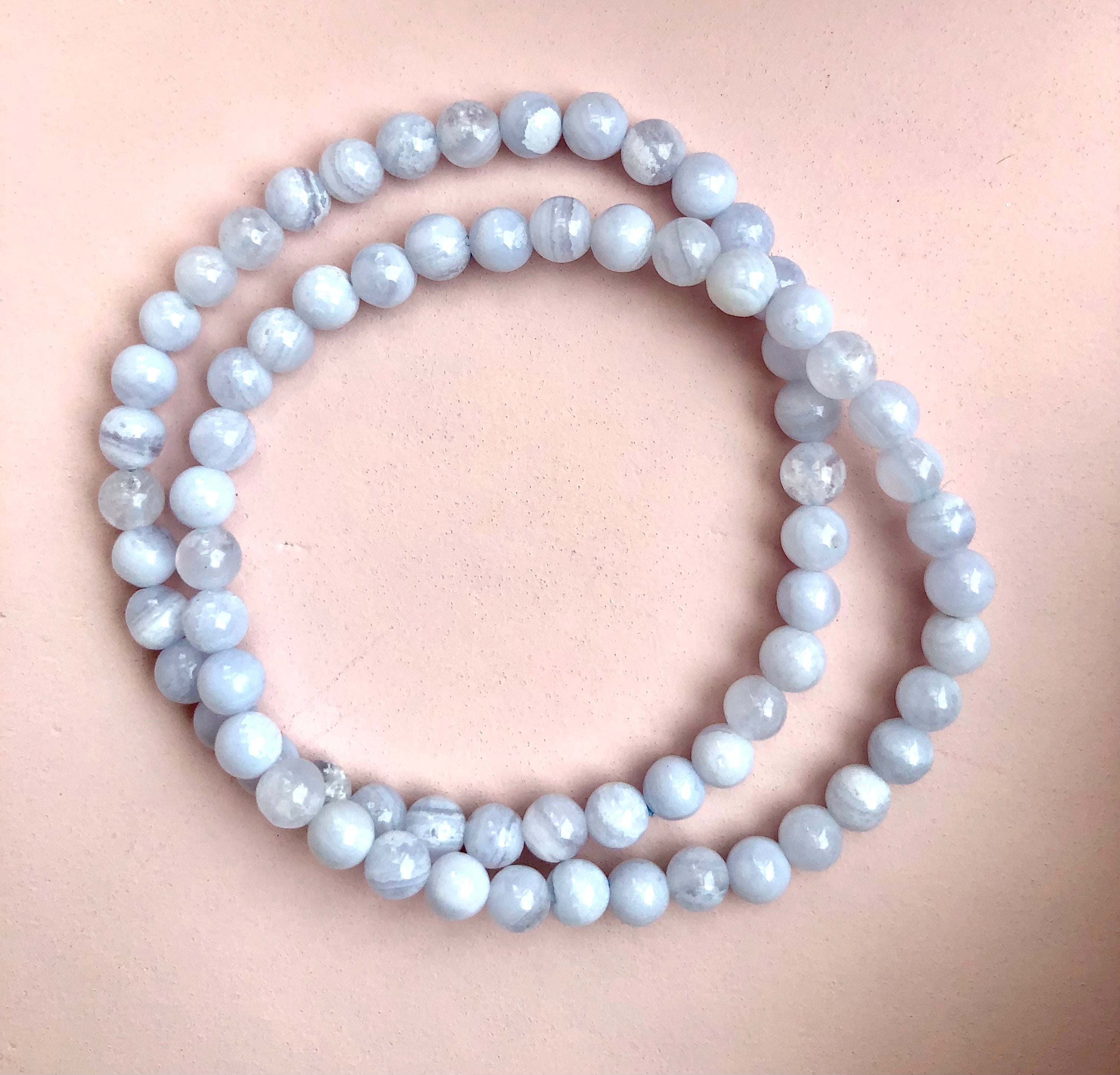 Blå Aa+ kalcedon / blonde agat armbånd- 4 mm