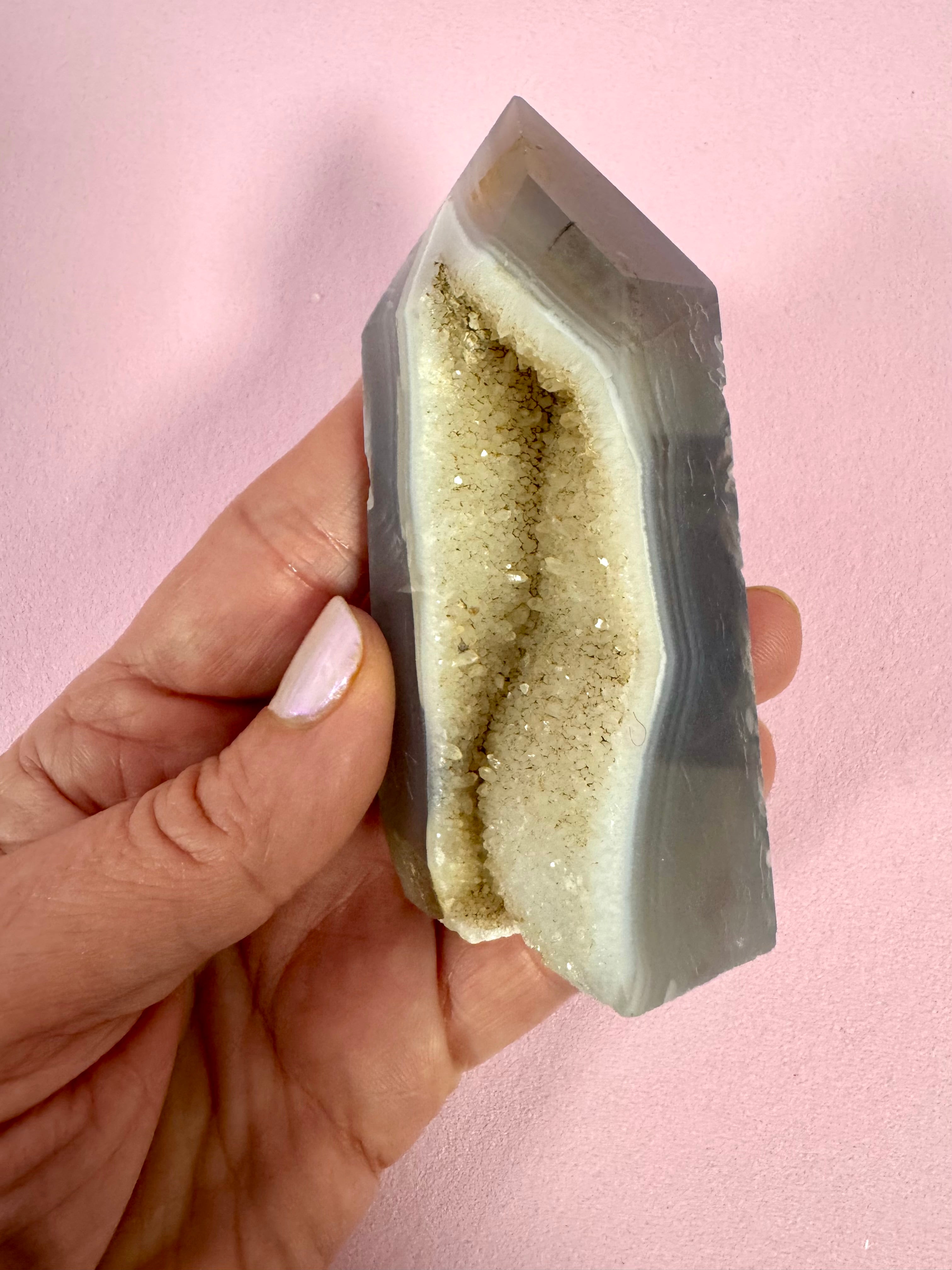 Druzy grå Agat tårn 9,3 cm - Sten af ro, balance & blid styrke nr.1