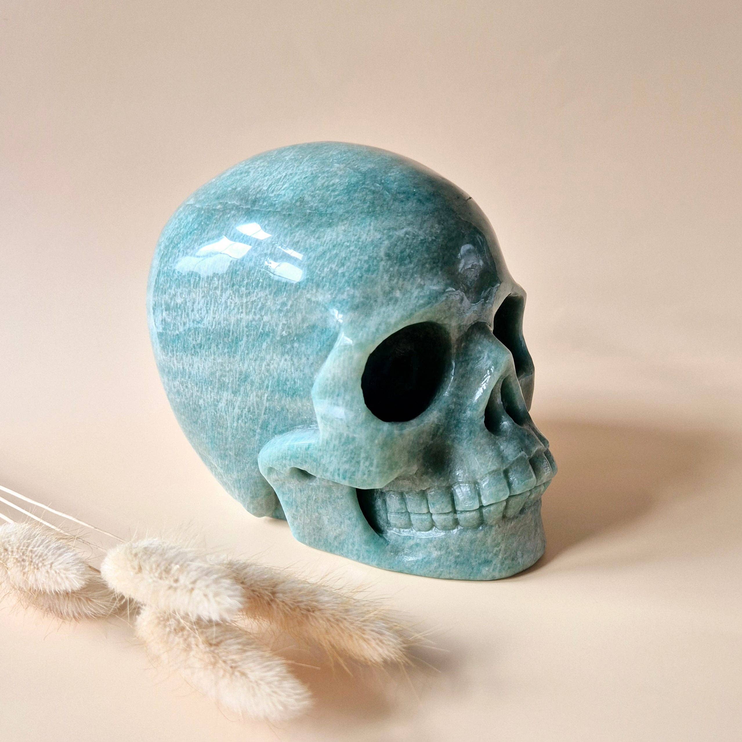 Månesøster Krystaller - Horsens - XXL Kranium i Amazonit - Skull – 2560 gram / MAANESOESTER.DK / MÅNESØSTER.DK