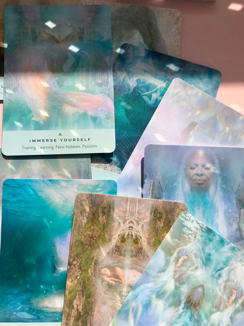 The Healing Waters Oracle
 - Rebecca Campbell 𖤓 Engelsk orakelkort sæt + Guidebog