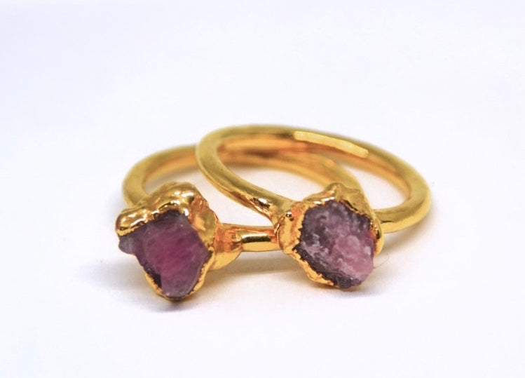 Rå Pink Turmalin ring ☾ UBETINGET KÆRLIGHED, RO & FEMININ ENERGI ☾ Belagt med 18 karat guld