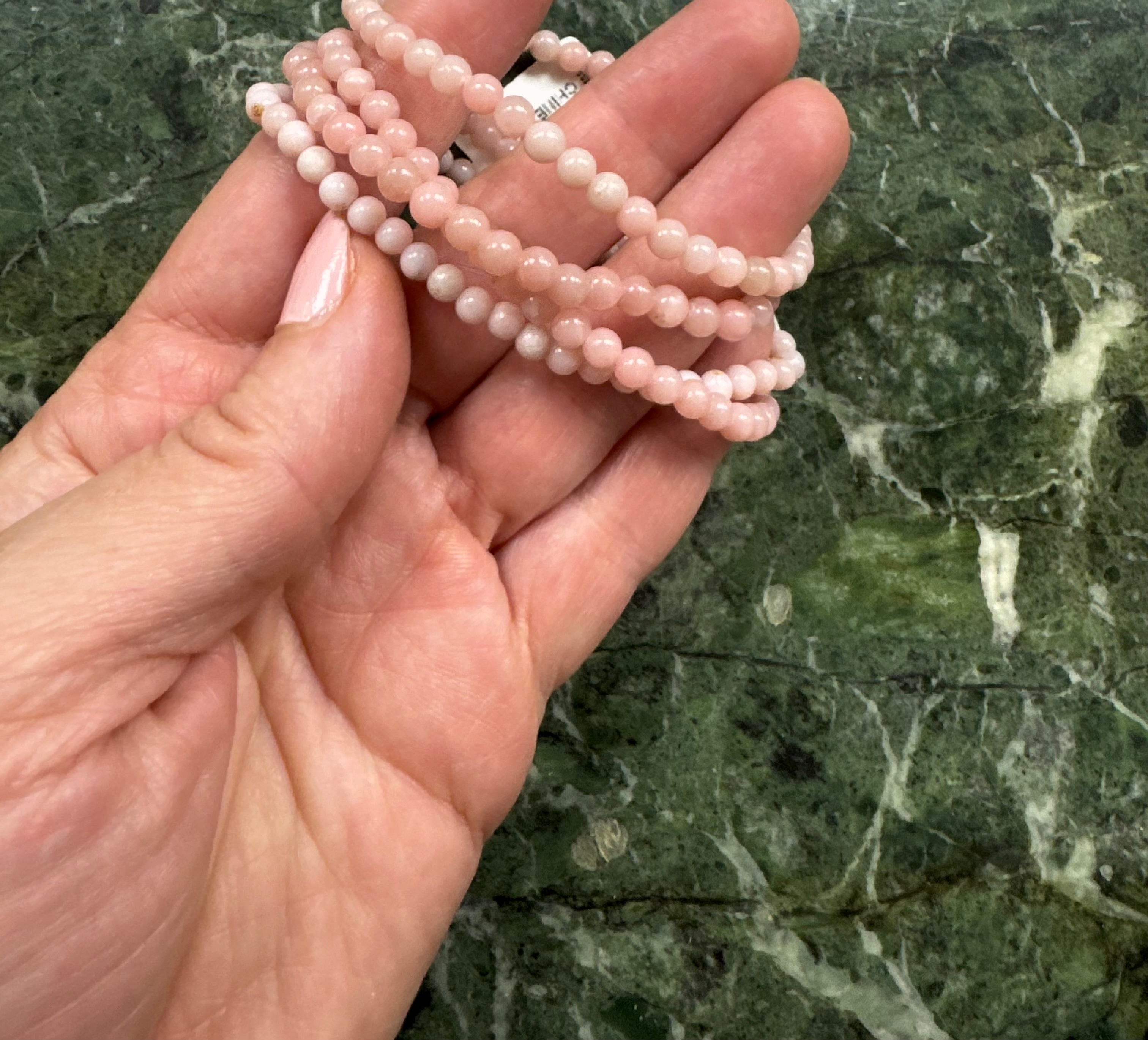 Pink Opal Armbånd  ☾ Følelsesmæssig forståelse,Kærlighed, relationer, Åndelig opvågning, formål, Sindsro,Uselviskhed, healing,Trauma lindring,Mestring af frygt, Angstlindring, Visdom, Søvn (4 mm.)