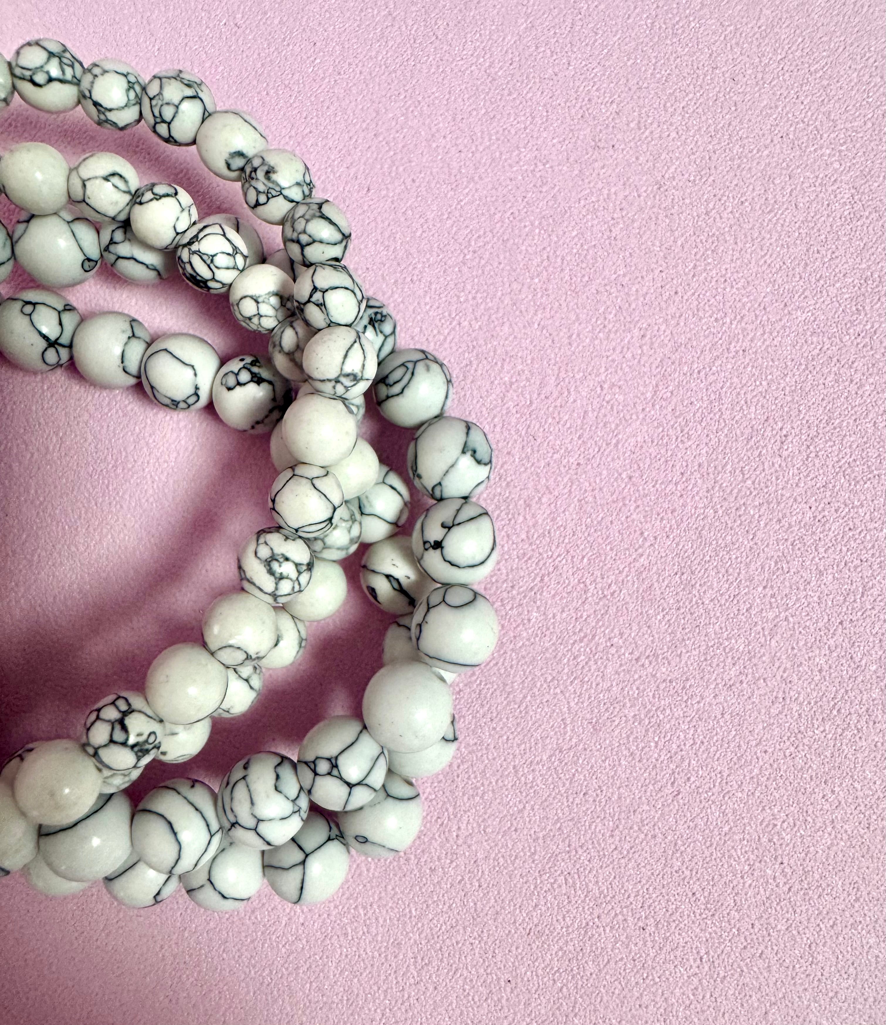 Howlit Armbånd ☽ Følelsesmæssig Healing, Inspiration, Kreativitet, Tålmodighed, Ro, Bevidsthed, Fred og Oplysning ☽ 6mm & 8mm