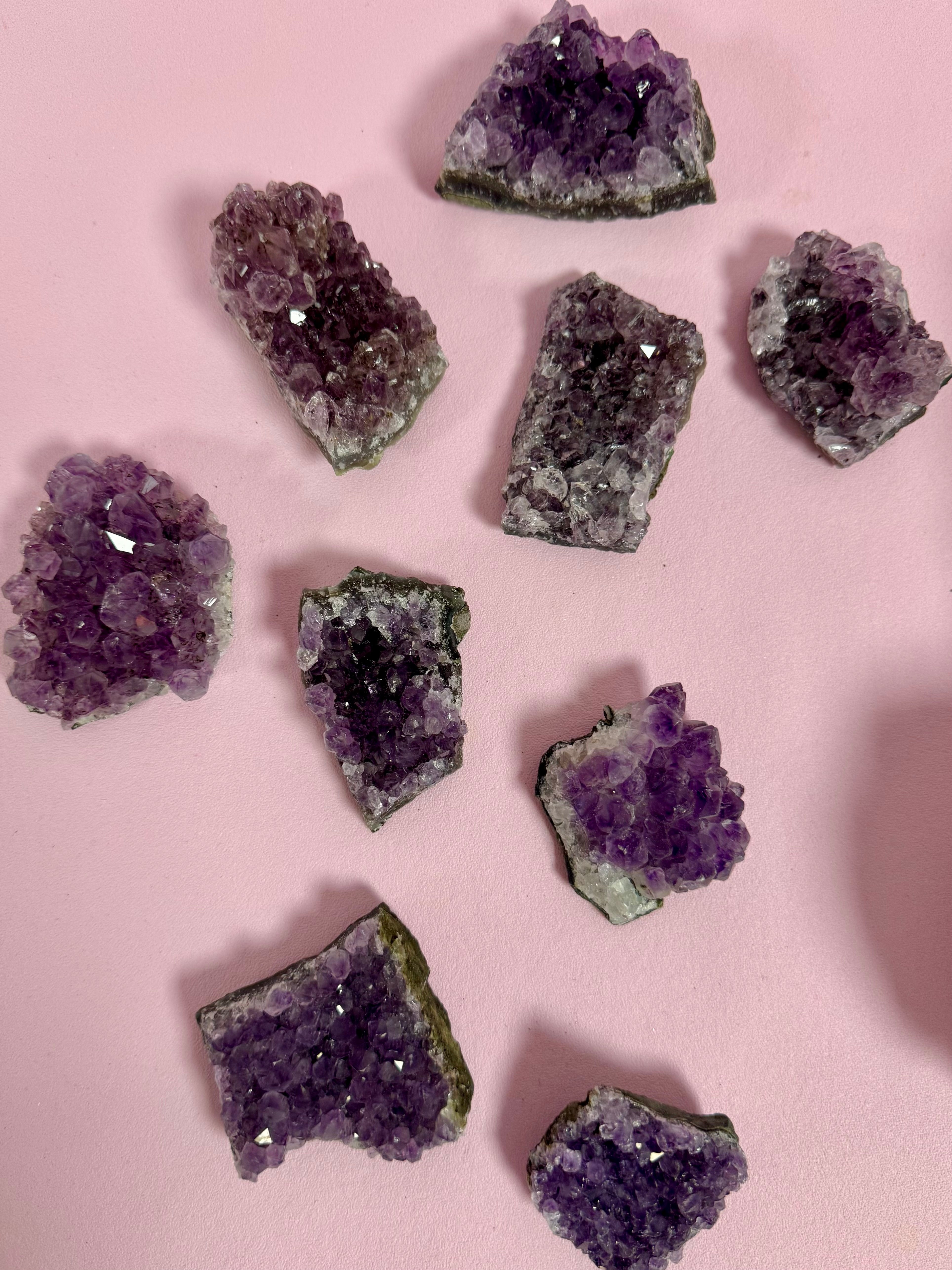 Ametyst Klynge ☾ RO, HEALING & SELVKÆRLIGHED ☾ 5-7 cm. / MAANESOESTER.DK / MÅNESØSTER.DK / MÅNESØSTER KRYSTALLER HORSENS