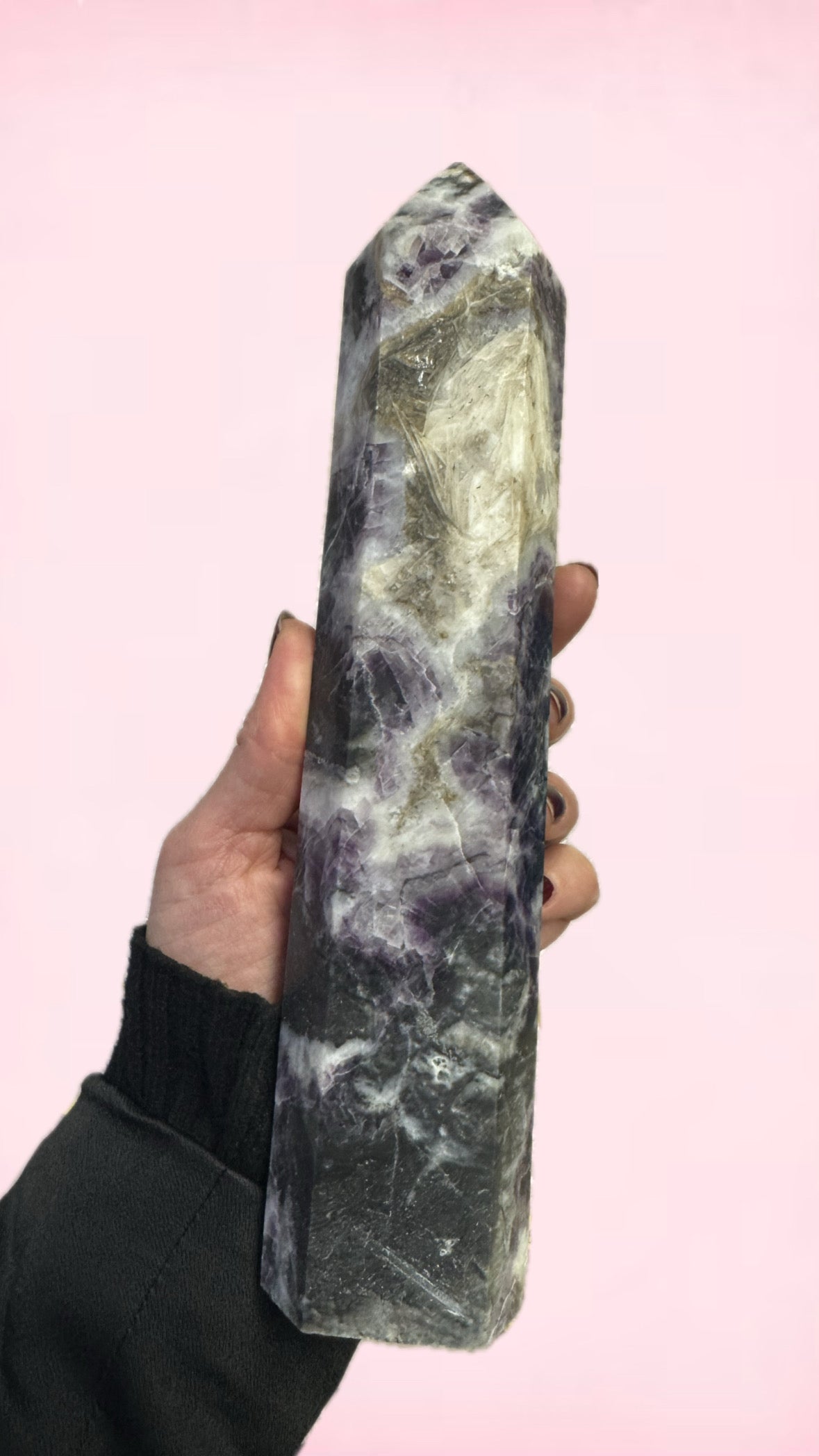 XL Lepidolit i Kvarts med Turmalin Tårn – 1000 g – Følelsesmæssig Ro & Energetisk Beskyttelse