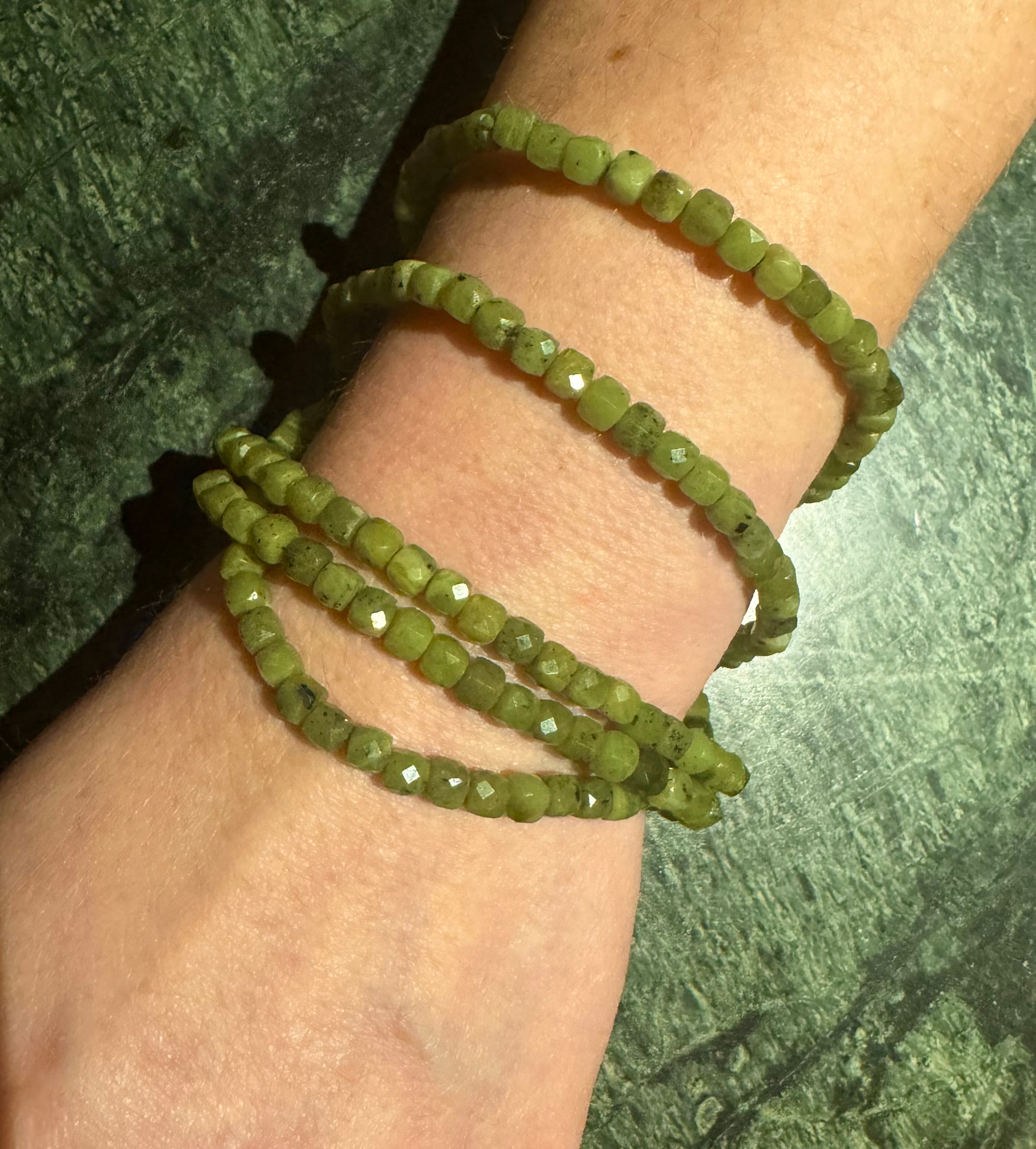 Jade Nephrite Armbånd A+terning 4x4 mm.