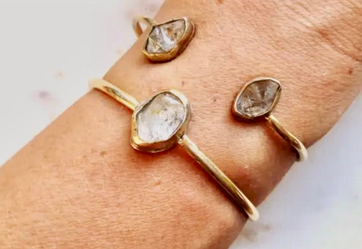Armring med stor Herkimer diamant - håndlavet af BOHO BREATH - 18 karat guldfyldt