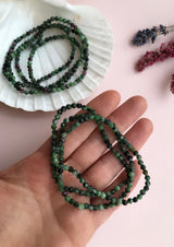 Facetteret Rubin i Kyanit /  Zoisit Med Rubin Armbånd 𓆃 Samhørighed, Transformation & Indre livsglæde 𓆃 (4mm)
