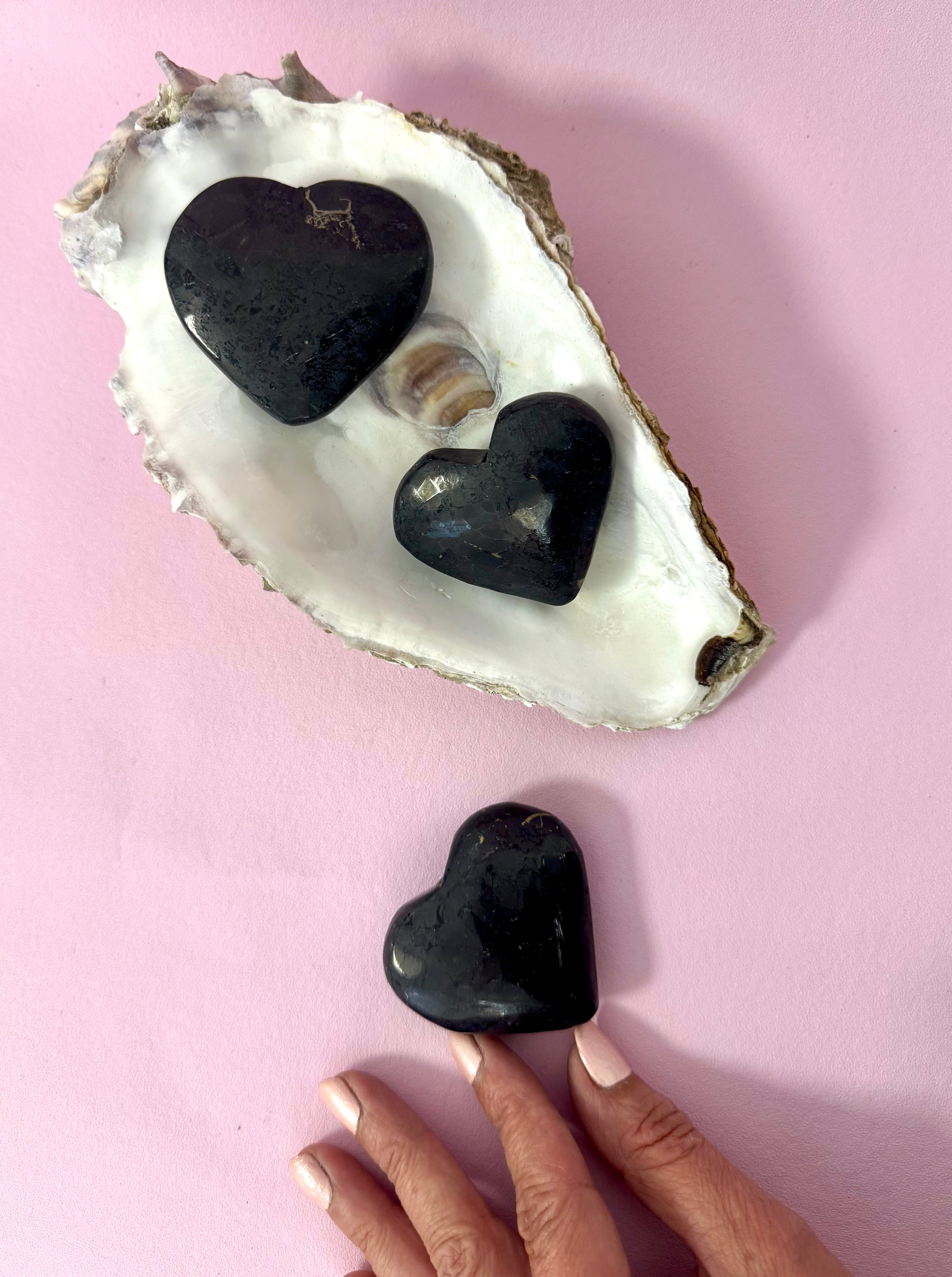 Shungit hjerte  ☽ EN MAGISK, HEALENDE VIDUNDERSTEN - ca 5,7 - 6 cm