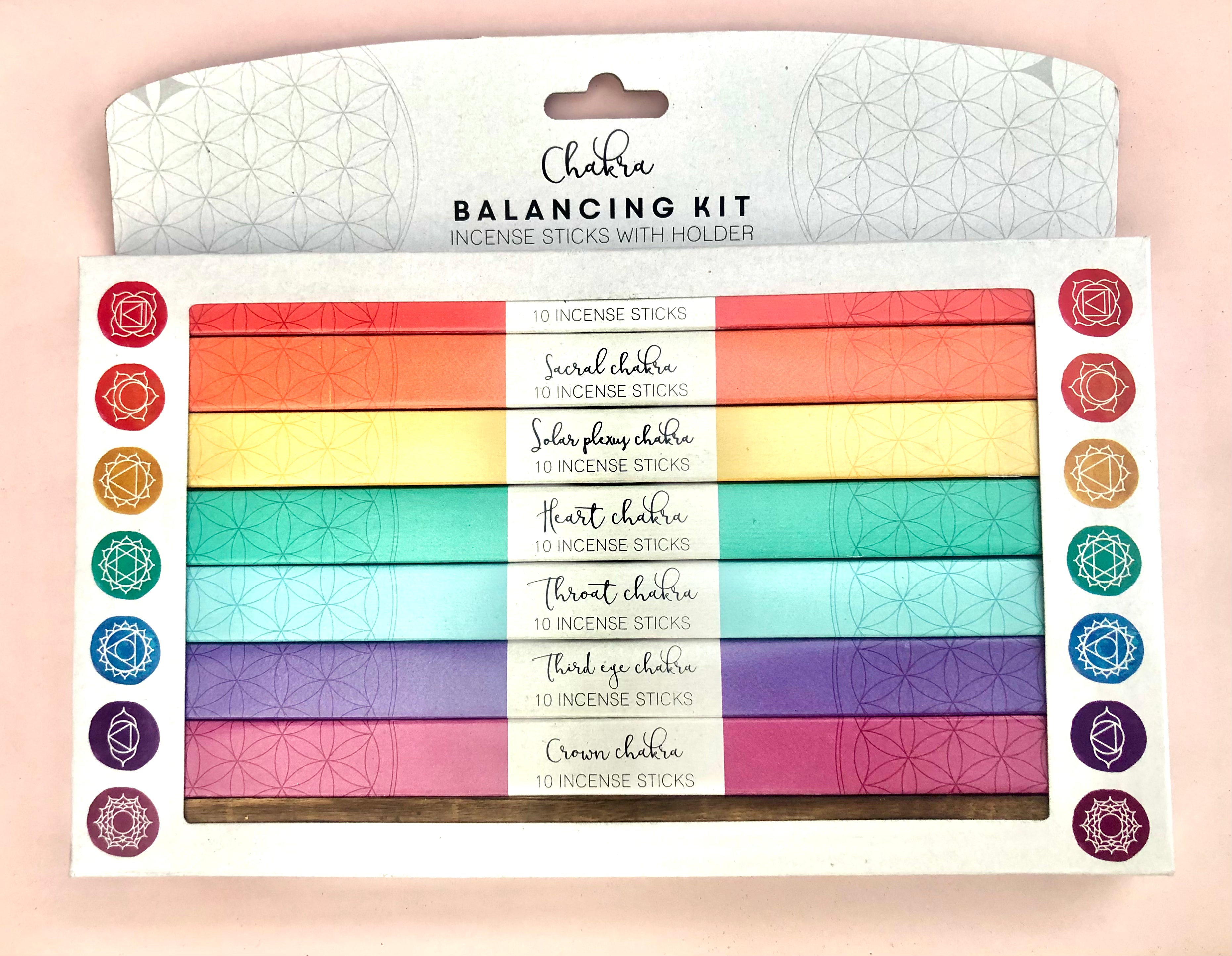 Månesøster Krystaller “Chakra Balancing Kit” RøgelsesPinde meditations æske med 7 pakker røgelse for hver chakra & en medfølgende røgelsesholder i træ / MÅNESØSTER.DK / MAANESOESTER.DK