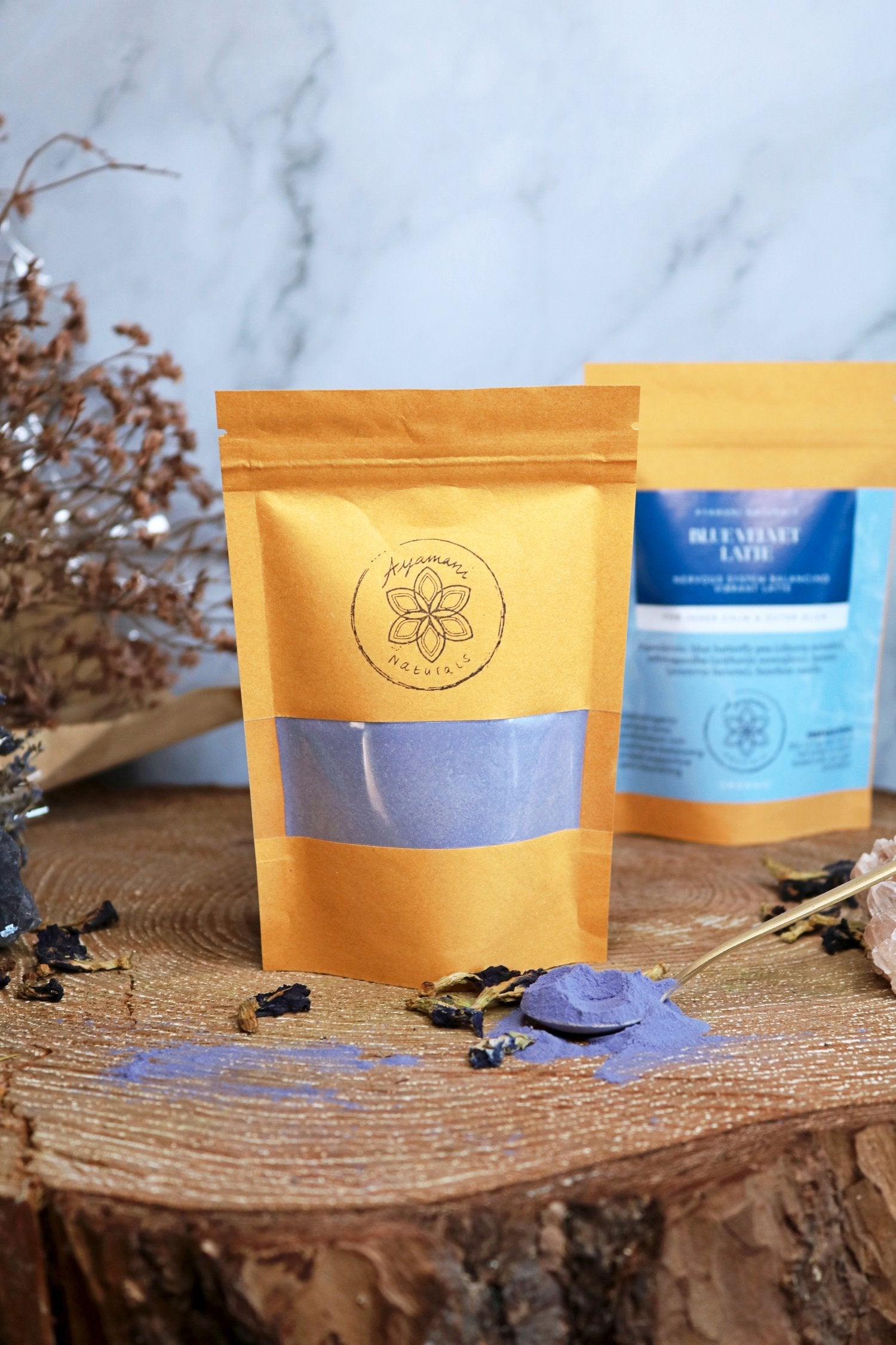 BLUE VELVET LATTE - BLUE BUTTERFLY PEA BLEND fra Ayamani - 30 gram