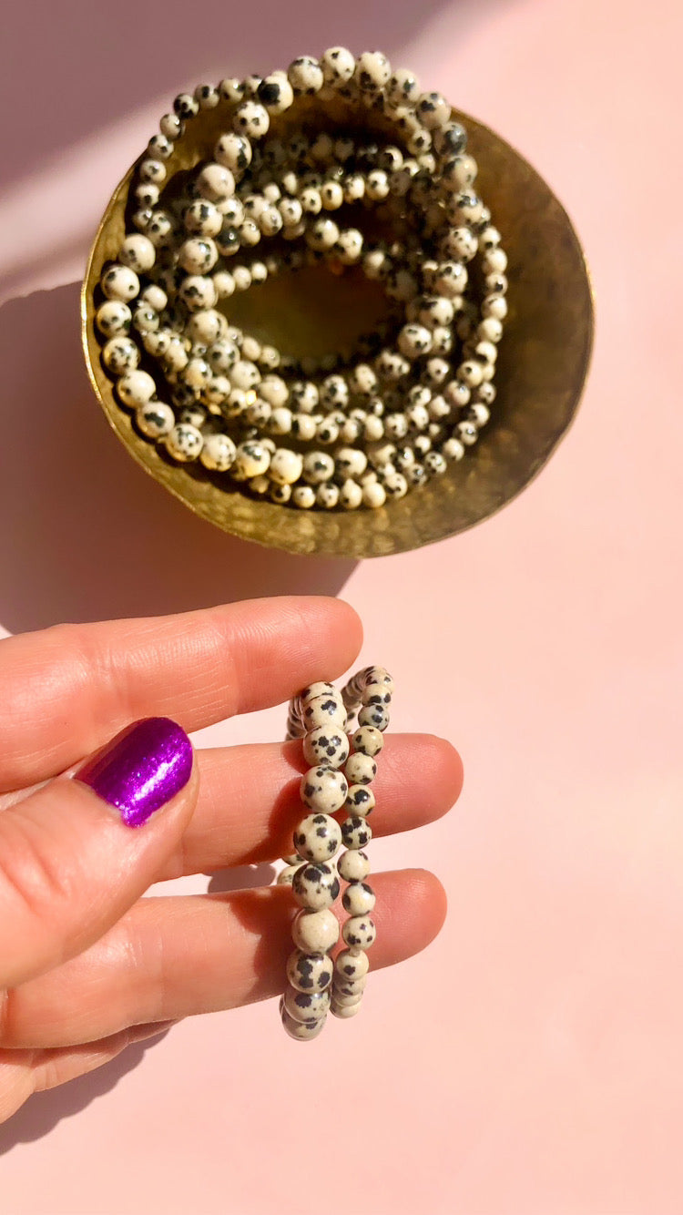 Dalmatiner Jaspis Armbånd ☾ Livsglæde & Lykke ☾ (4mm & 6mm Perler)