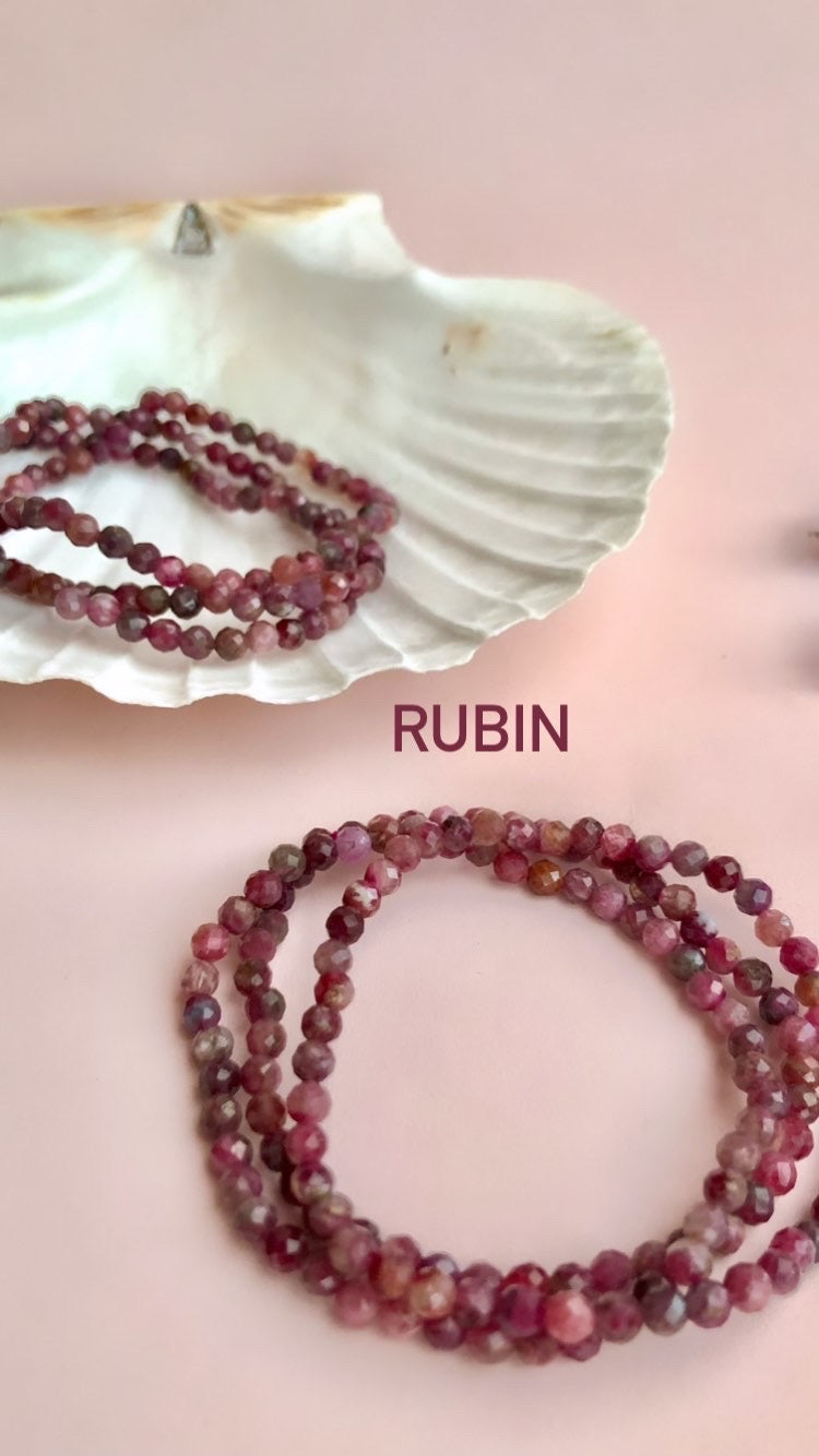 Facetteret Rubin Armbånd 𓆃 Ubetinget kærlighed, Kundalini, Grounding & Livs glæde 𓆃 (4mm)