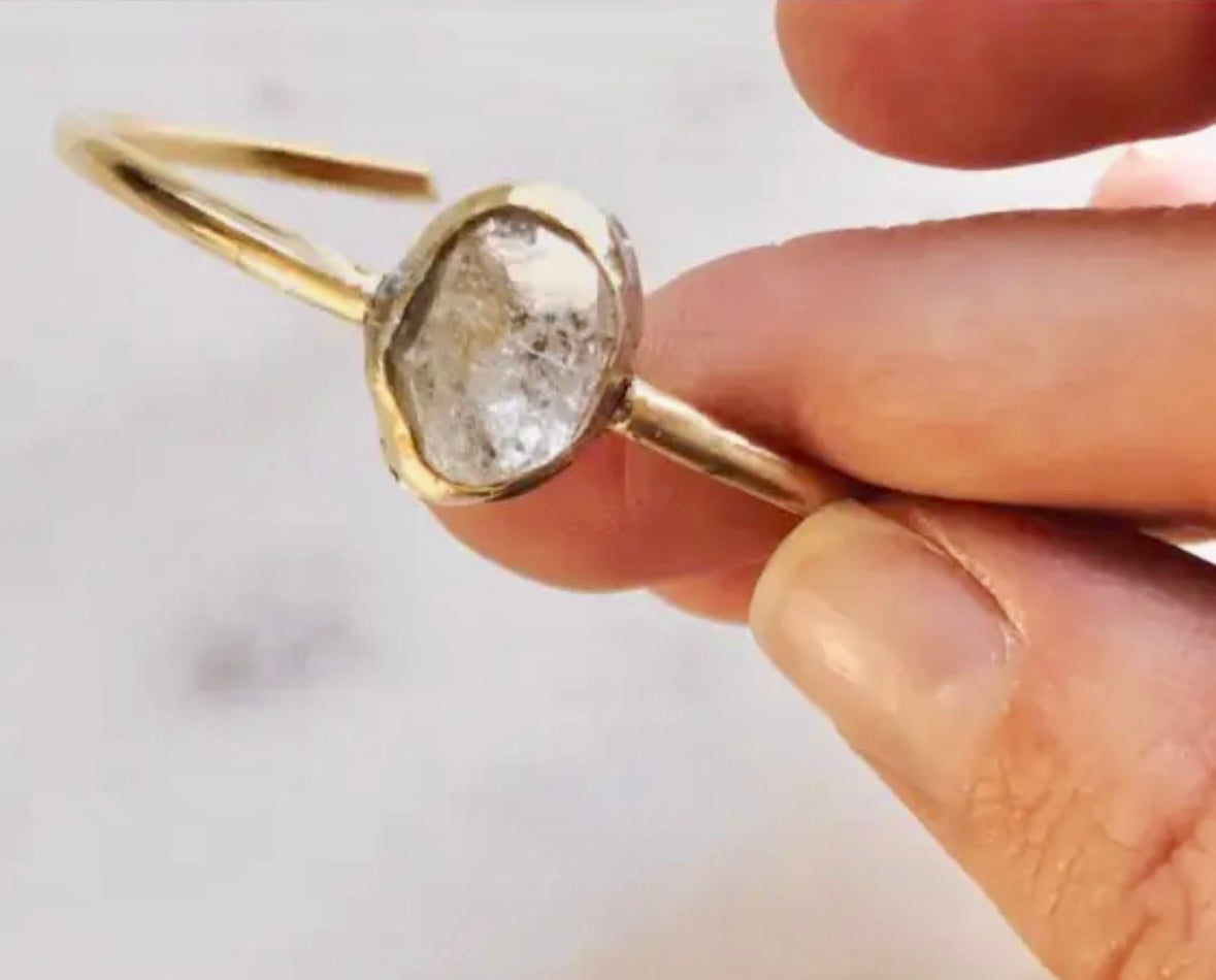 Armring med stor Herkimer diamant - håndlavet af BOHO BREATH - 18 karat guldfyldt