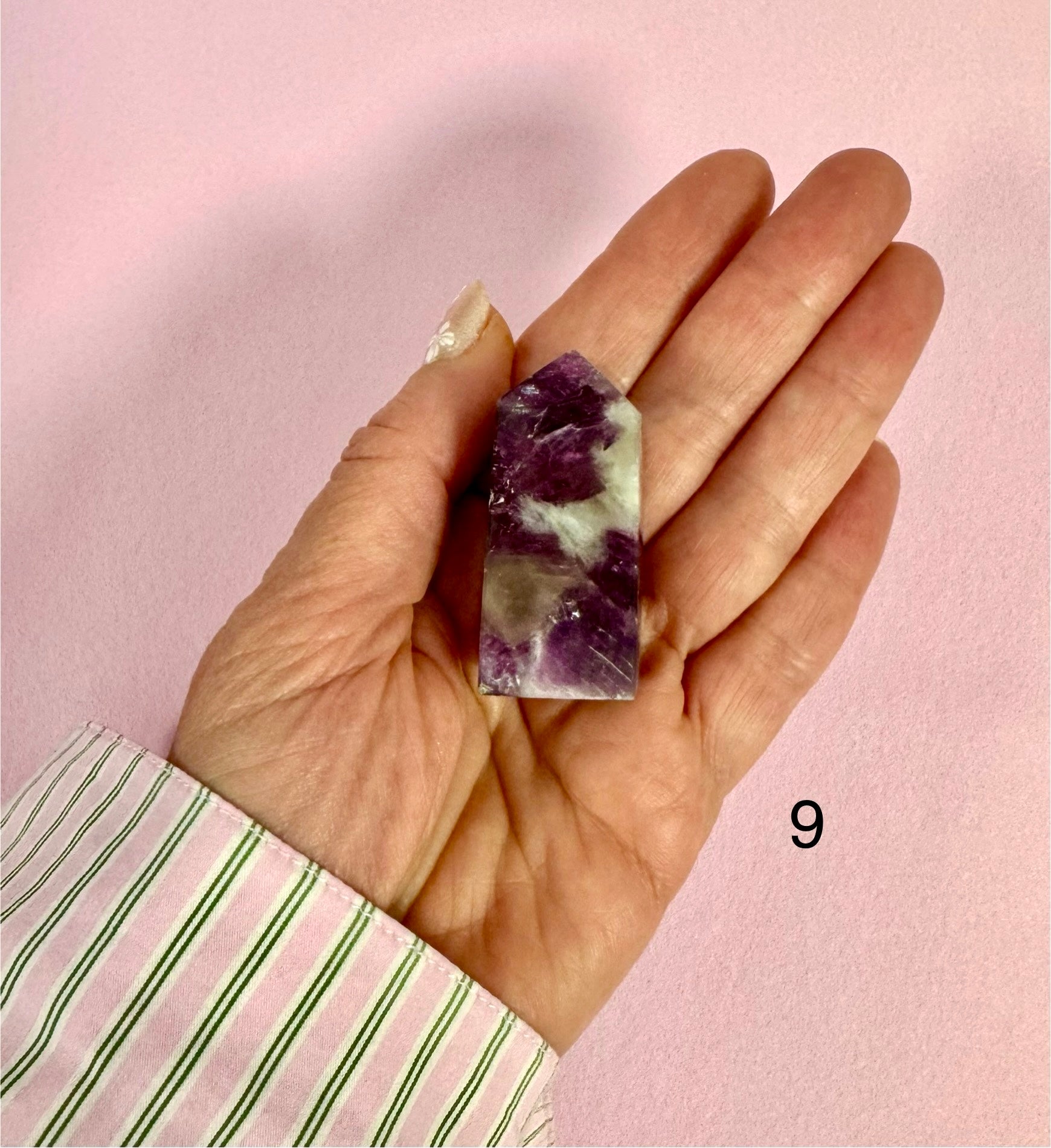 Mica Lepidolit Tårn ☾ Ro, Tryghed, Held, Glæde, Selvkærlighed, Selvaccept, Balance, Selvbevidsthed, Tålmodighed, Ærlighed ☾ Nr.6-9