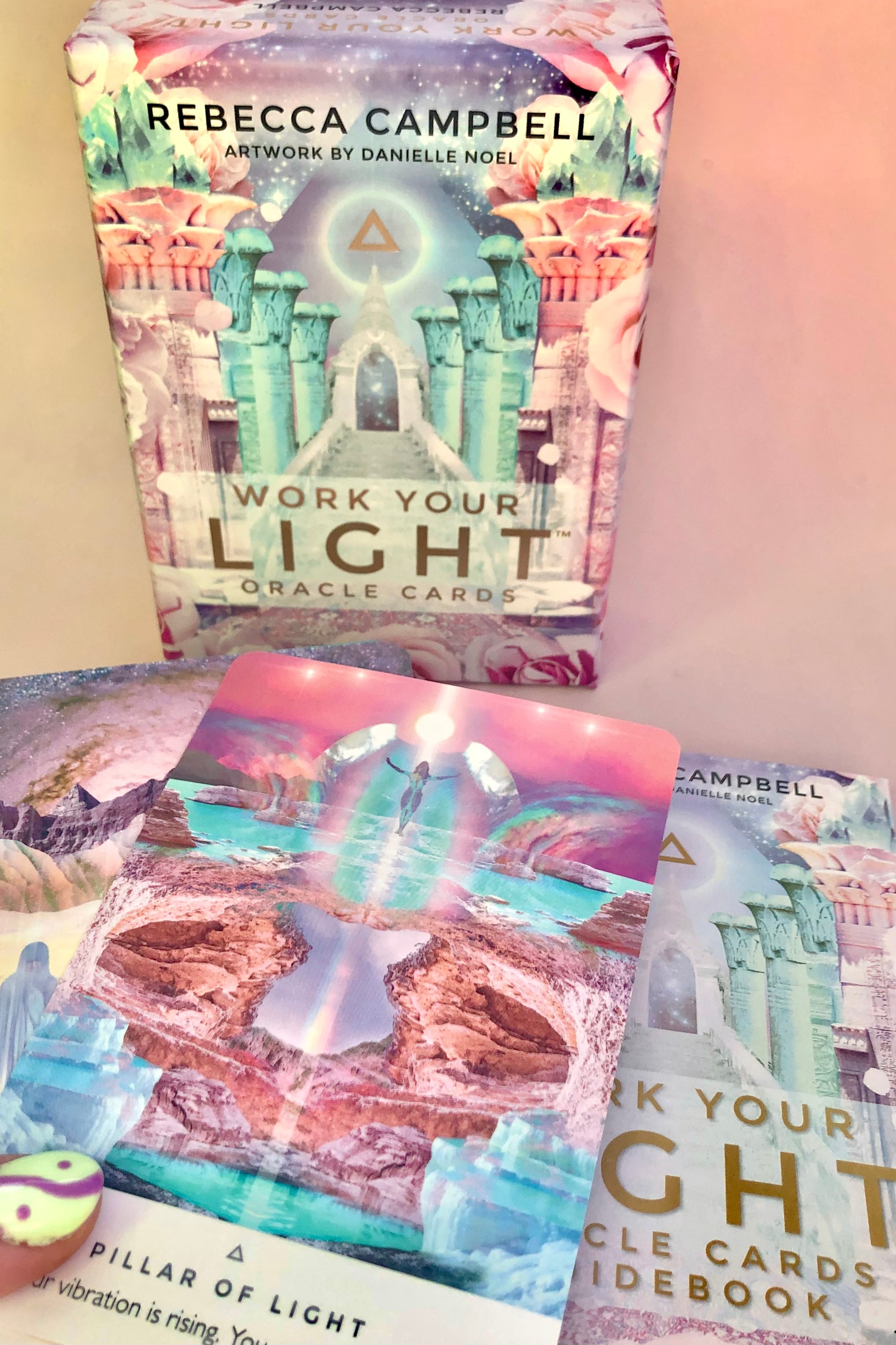 Work your light oracle cards - Rebecca Campbell 𖤓 Engelsk orakelkort sæt + Guidebog