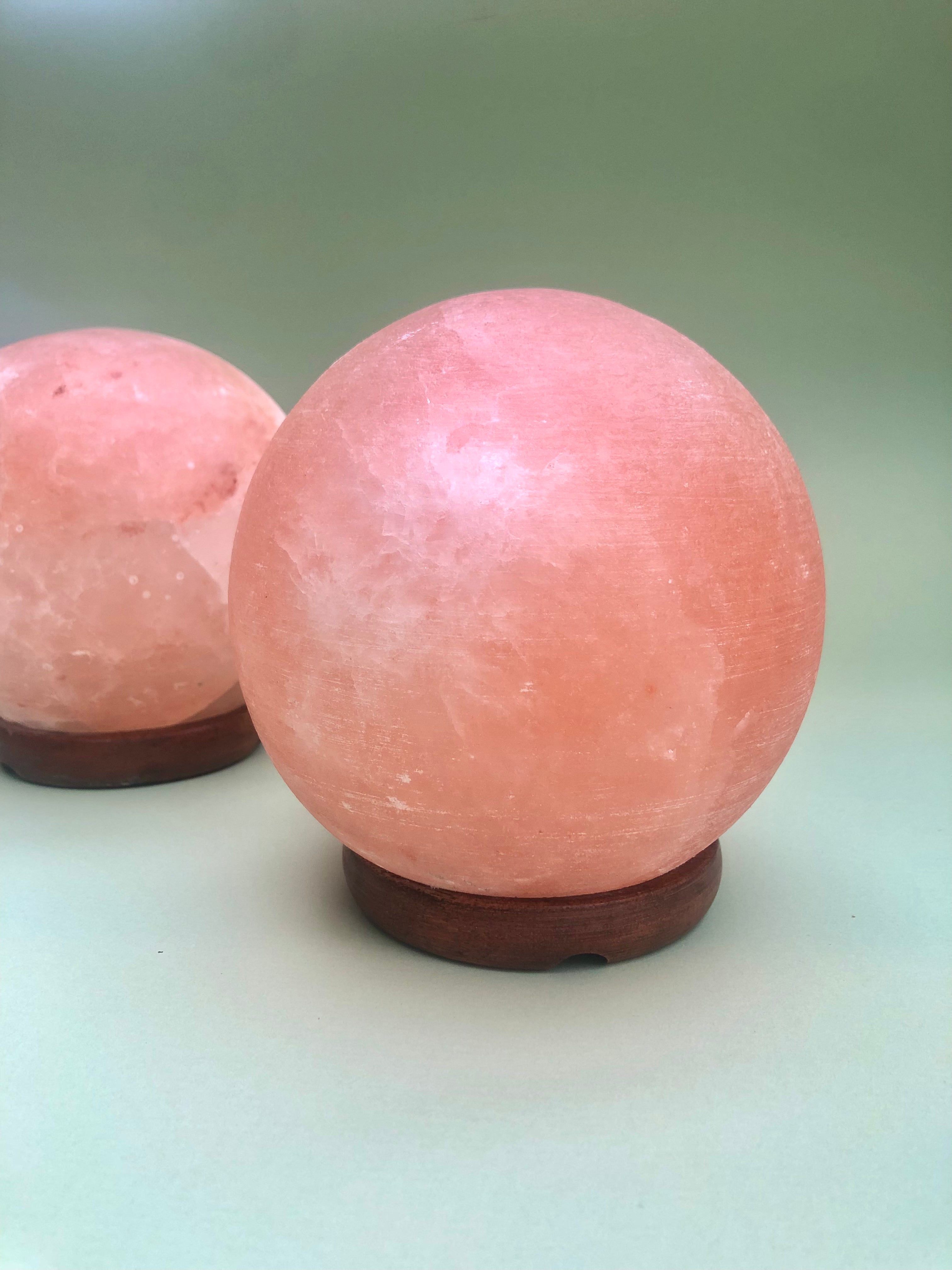 Månesøster Krystaller Himalaya Salt Lampe ☾ Kugle form 3,5 kg.