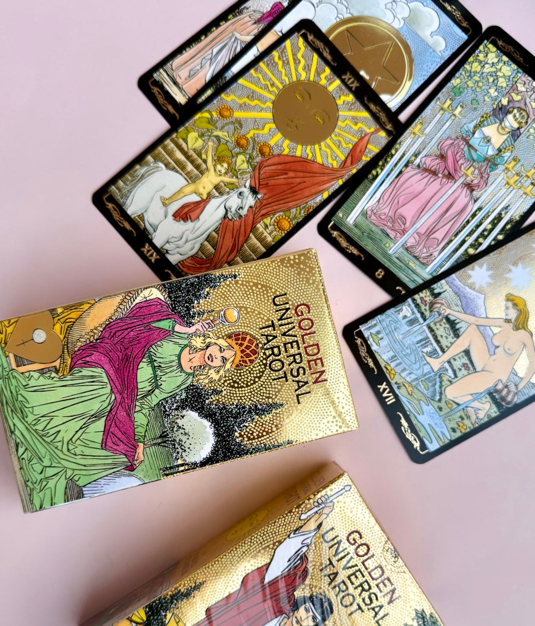 Golden Universal Tarot Klassiske Tarotkort Med Det Fineste Guldskær Månesøster Krystaller Månesøster.dk / MAANESOESTER.DK