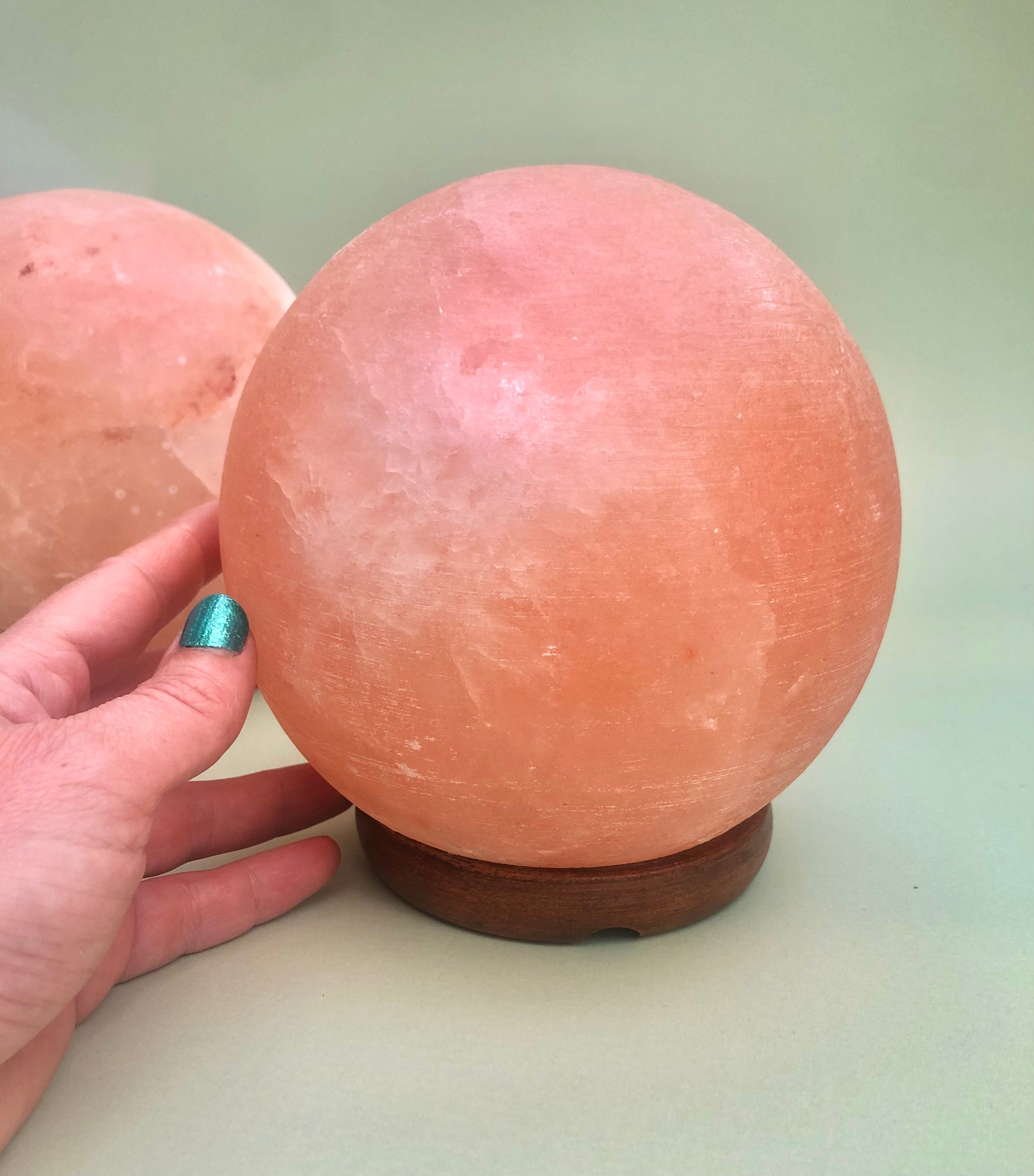 Månesøster Krystaller Himalaya Salt Lampe ☾ Kugle form 3,5 kg.