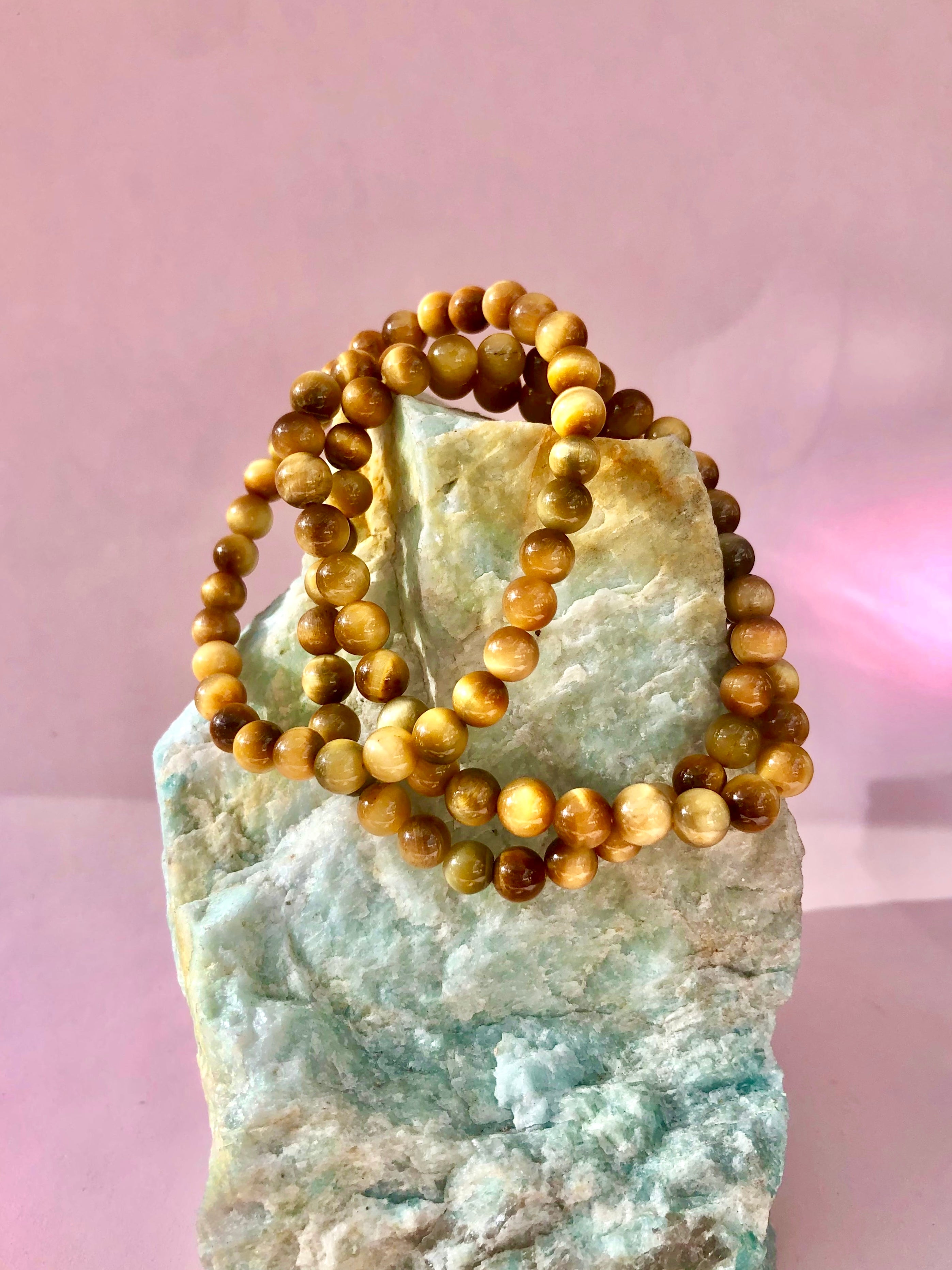 Månesøster Krystaller - Honning Tigerøje Armbånd ☾ 𓂀 Kommunikation, Power & Energi 𓂀 (8 mm.) / MÅNESØSTER.DK / MAANESOESTER.DK
