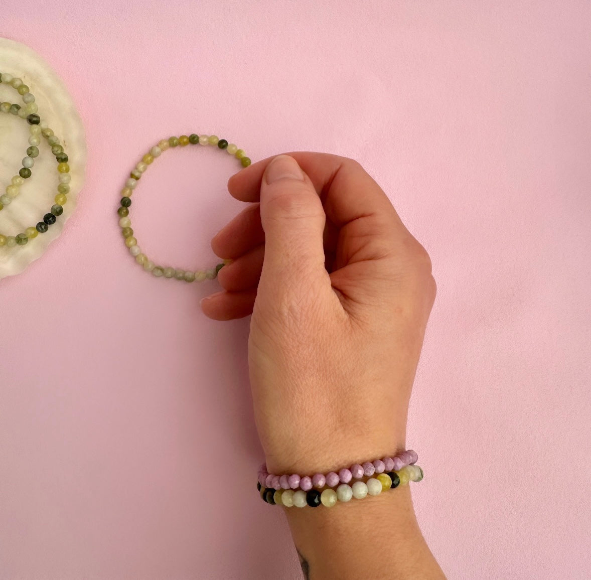 Månesøster Krystaller Serpentin Armbånd ☾ Rensende, Balance, Vitalitet, Kundalini, Personlig transformation, Natur, Healing og Spiritualitet ☾ 4mm / MÅNESØSTER.DK / MAANESOESTER.DK