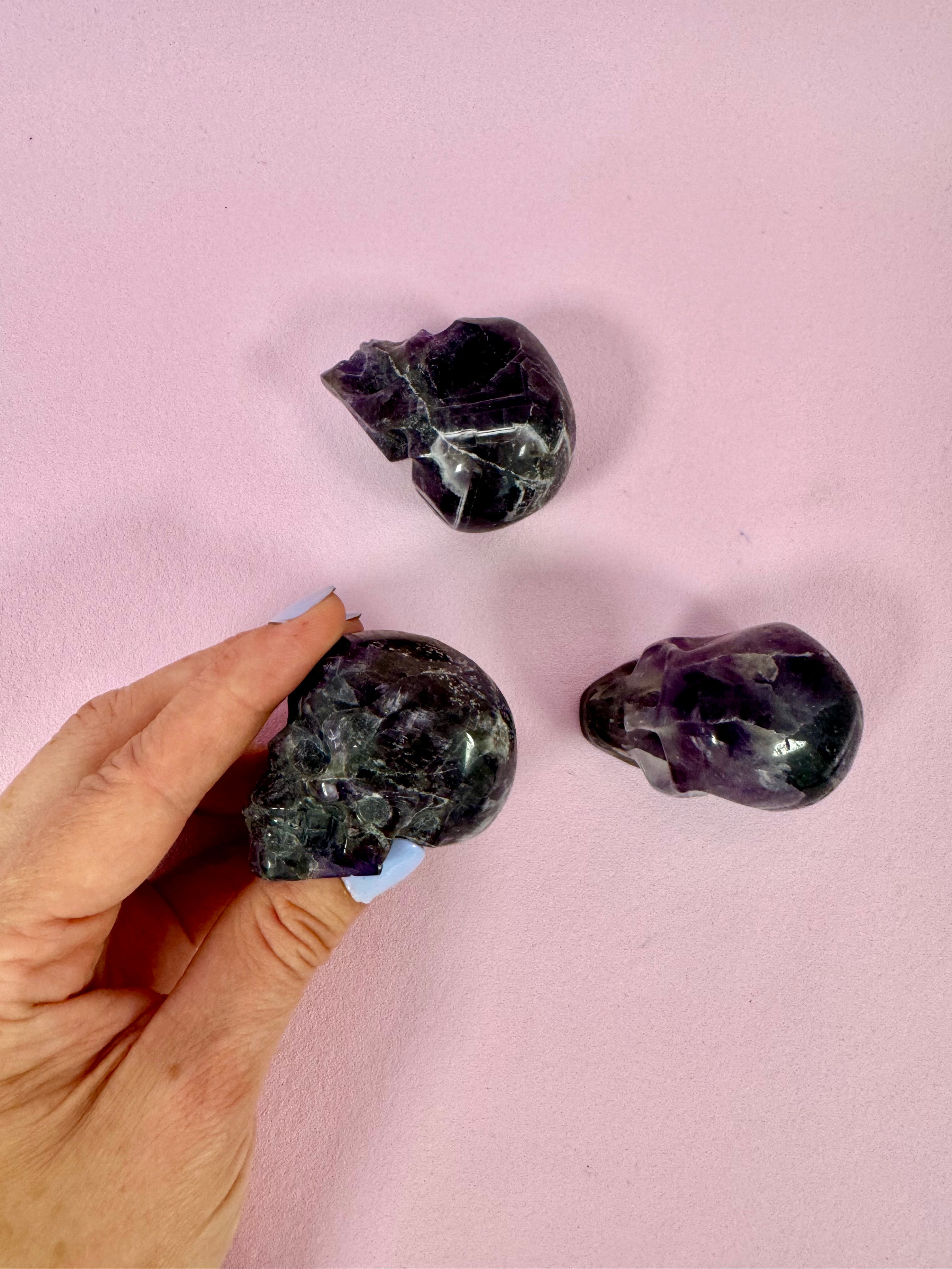 Månesøster Krystaller - Drømme Ametyst Skull ☾ RO, HEALING & SELVKÆRLIGHED ☾ / MÅNESØSTER.DK / MAANESOESTER.DK