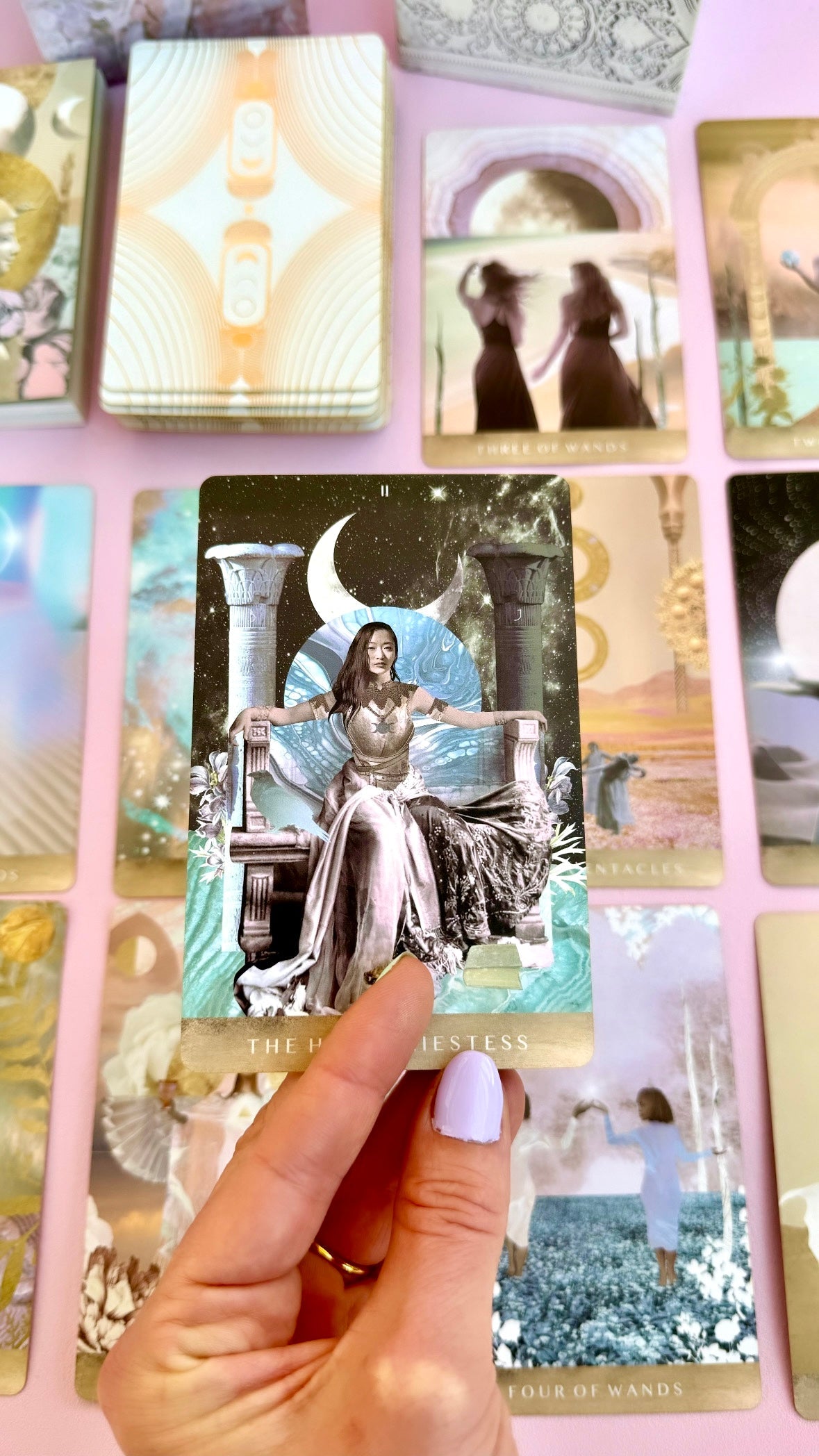 Månesøster Krystaller - MOONCHILD TAROT - Kærligt illustreret af kunstneren Danielle Noel