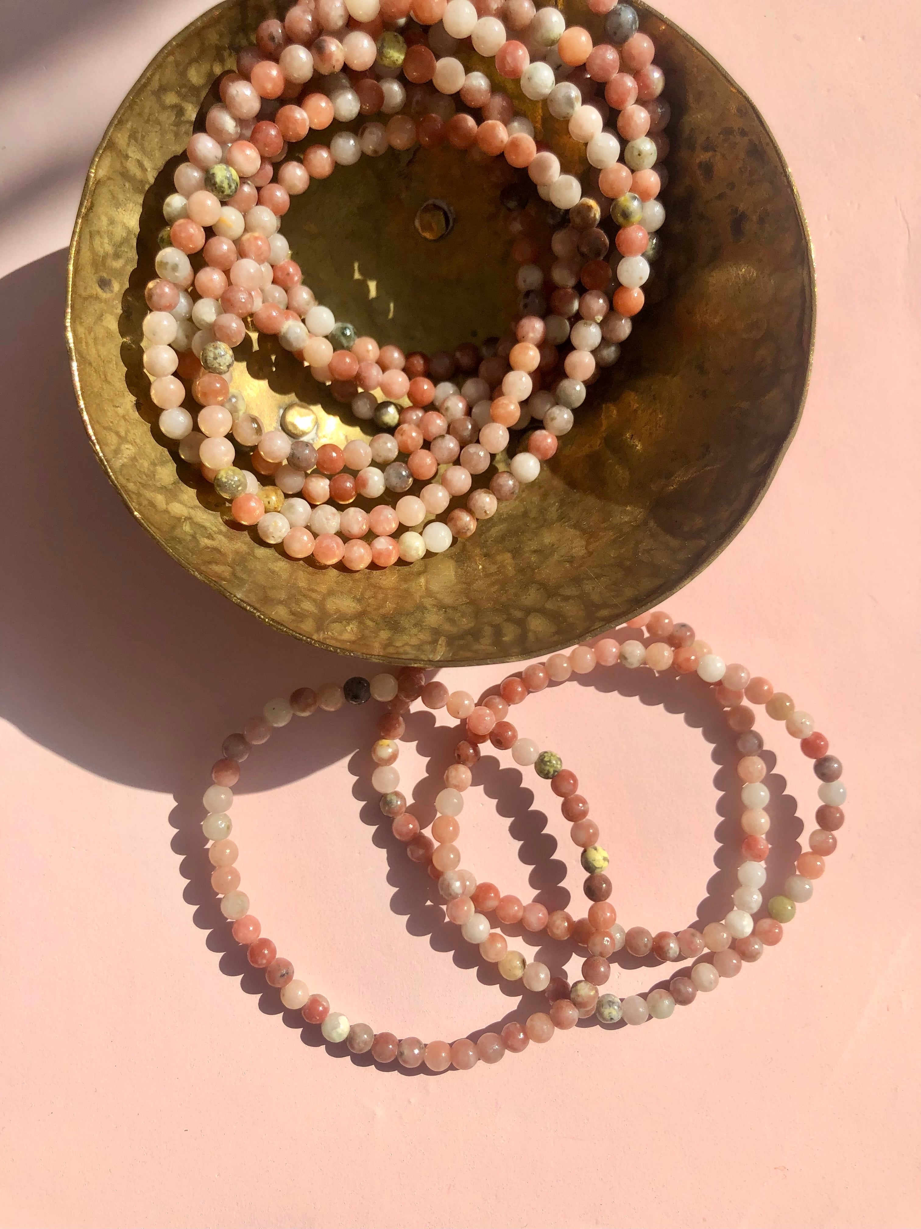 Månesøster Krystaller - Pink Opal Armbånd / MÅNESØSTER.DK / MAANESOESTER.DK